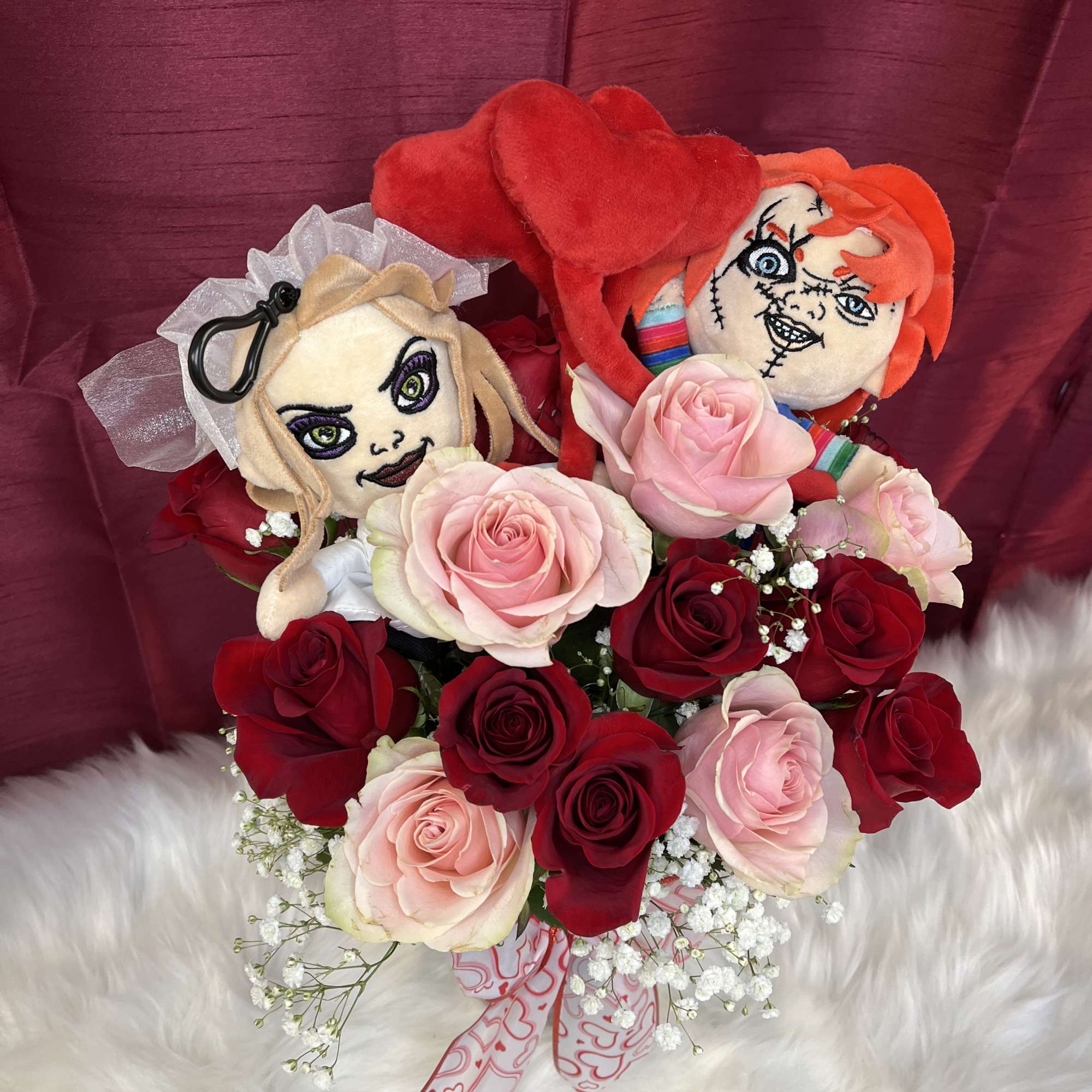 Floral arrangement of 18 roses for lovers of horror movies