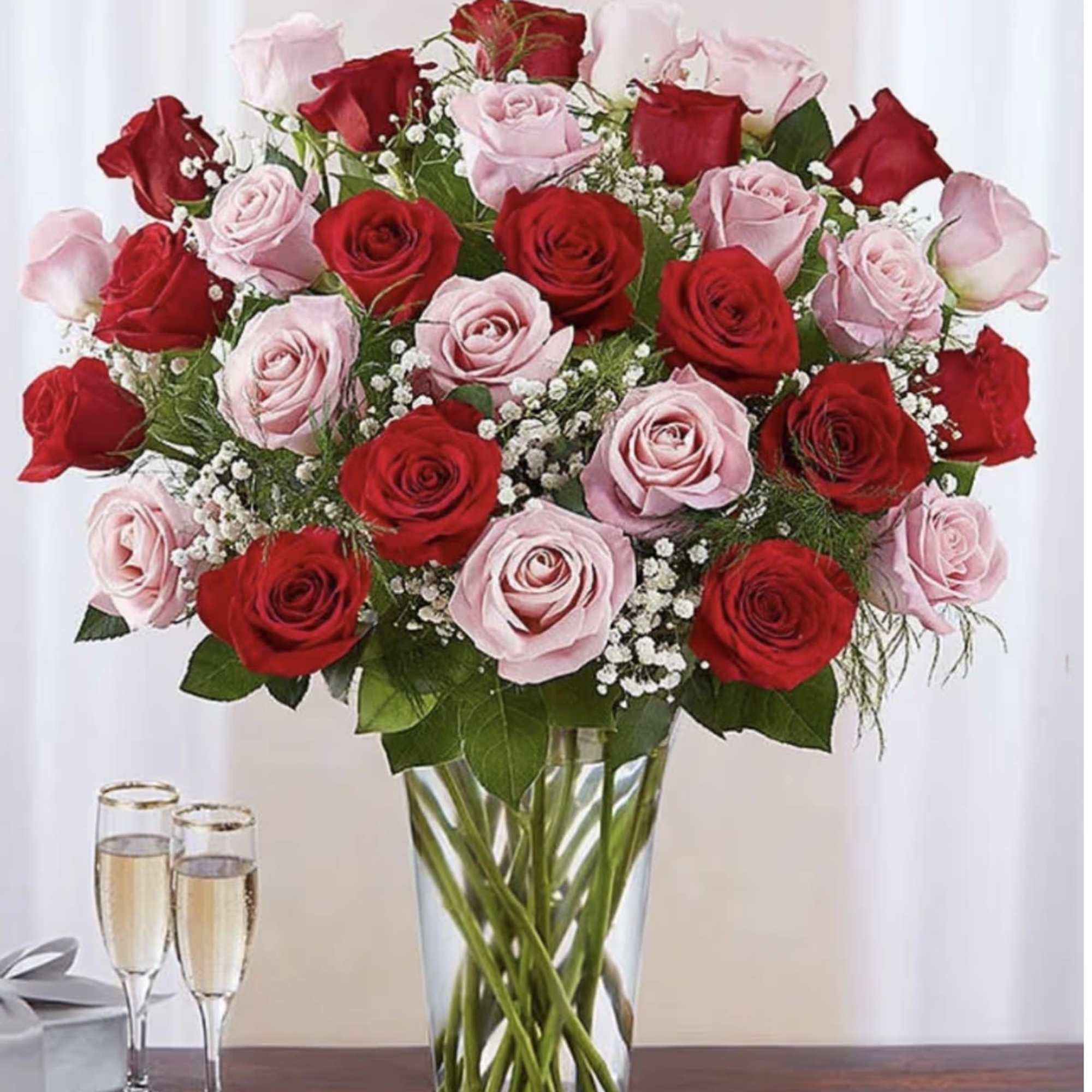 This elegant arrangement by Andreas Flowers features a beautiful combination of fresh