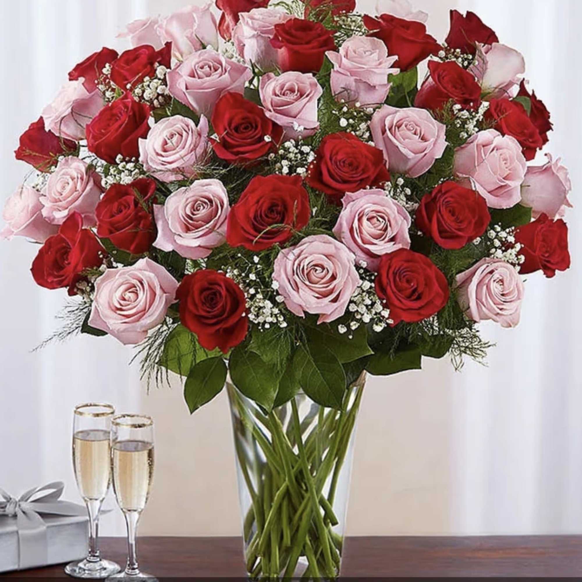 This elegant arrangement by Andreas Flowers features a beautiful combination of fresh