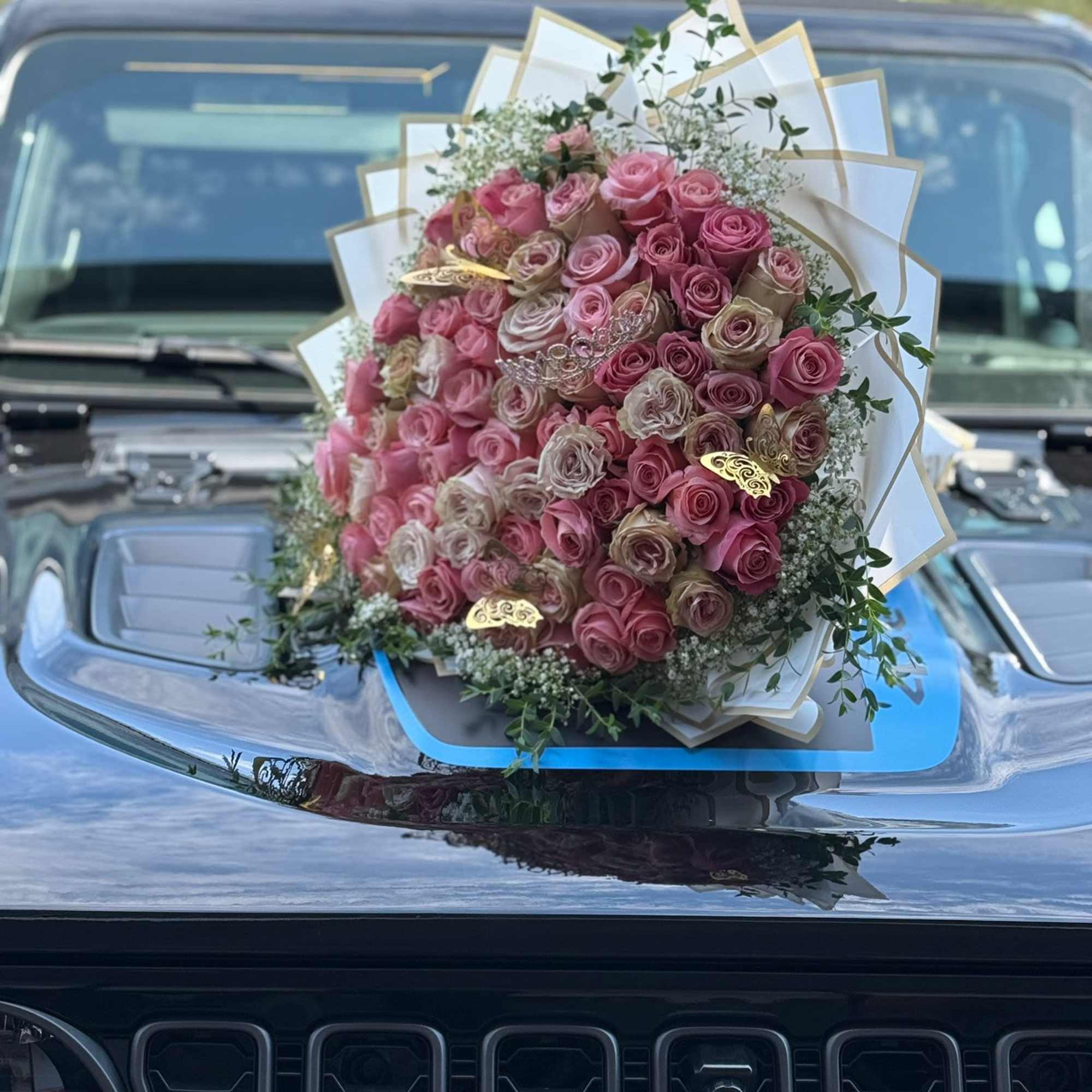 It is a romantic and elegant floral arrangement designed with beautiful roses