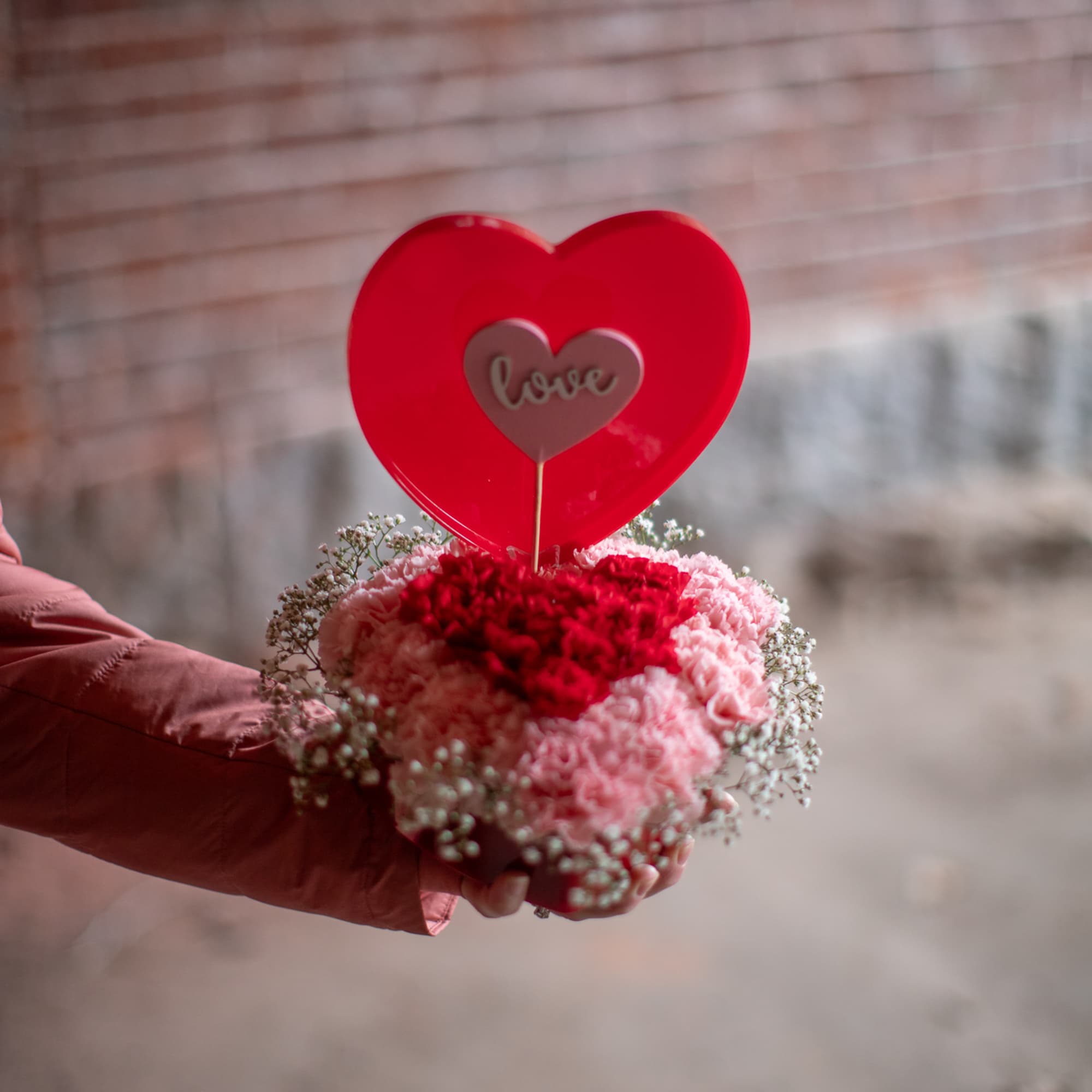 You might as what is a pav&eacute; floral arrangement? Pav&eacute; is a