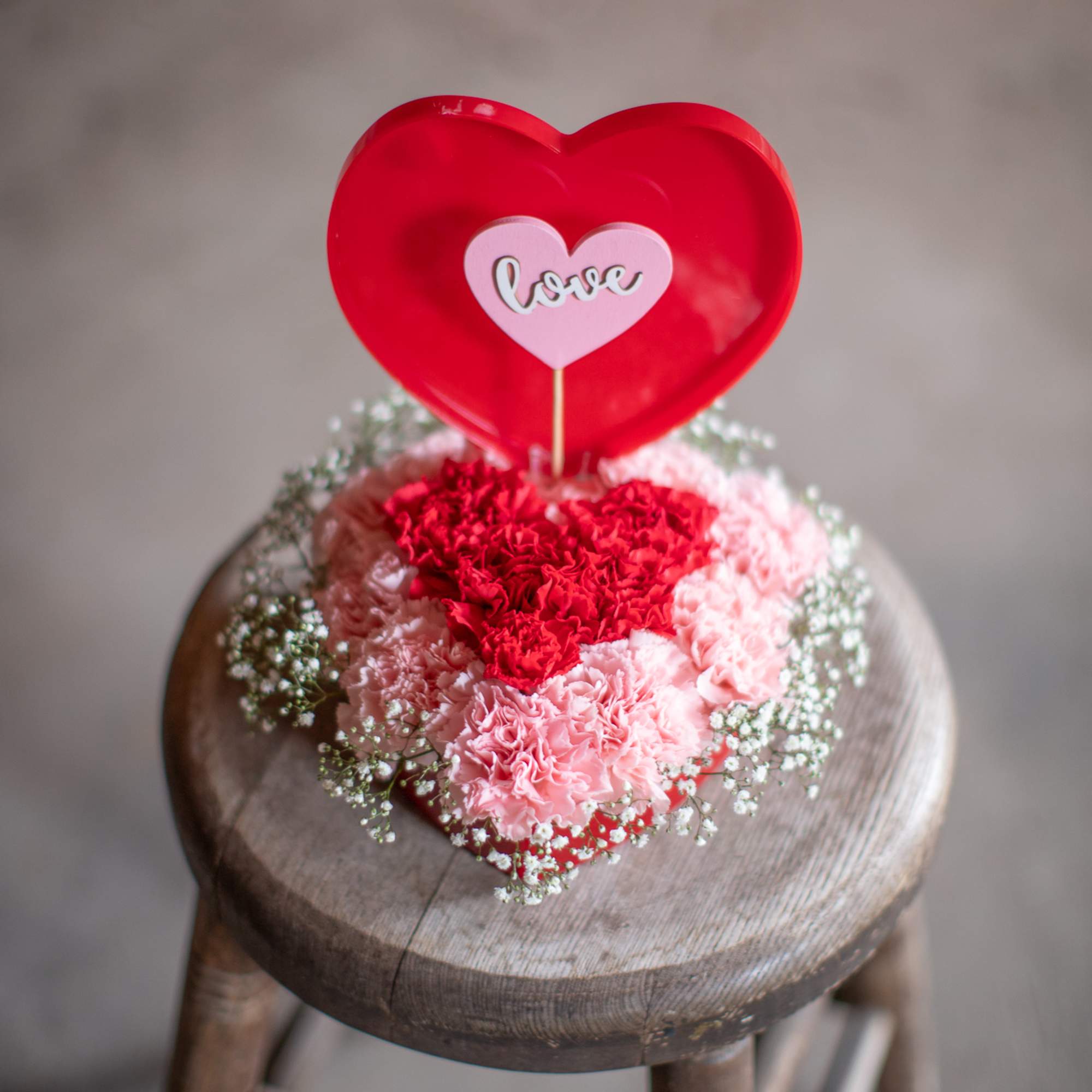 You might as what is a pav&eacute; floral arrangement? Pav&eacute; is a