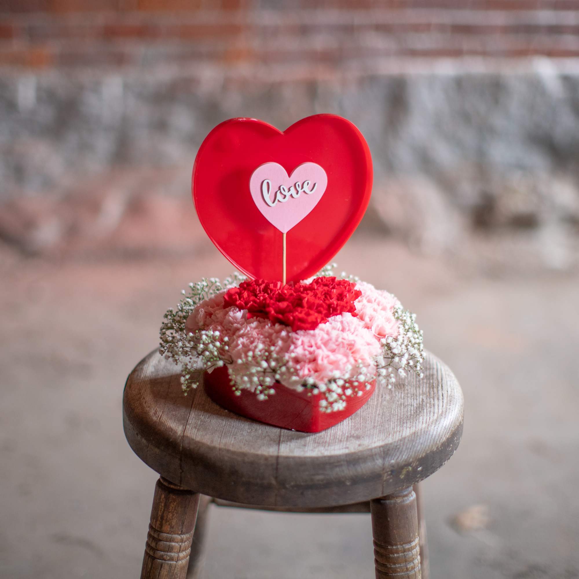 You might as what is a pav&eacute; floral arrangement? Pav&eacute; is a