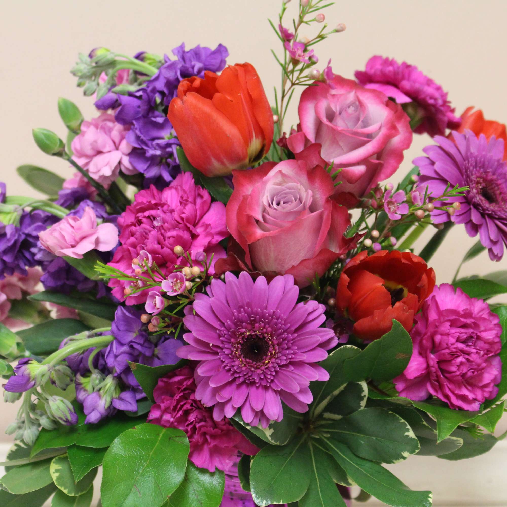 a mix of feminine blooms is like a breath of fresh air!