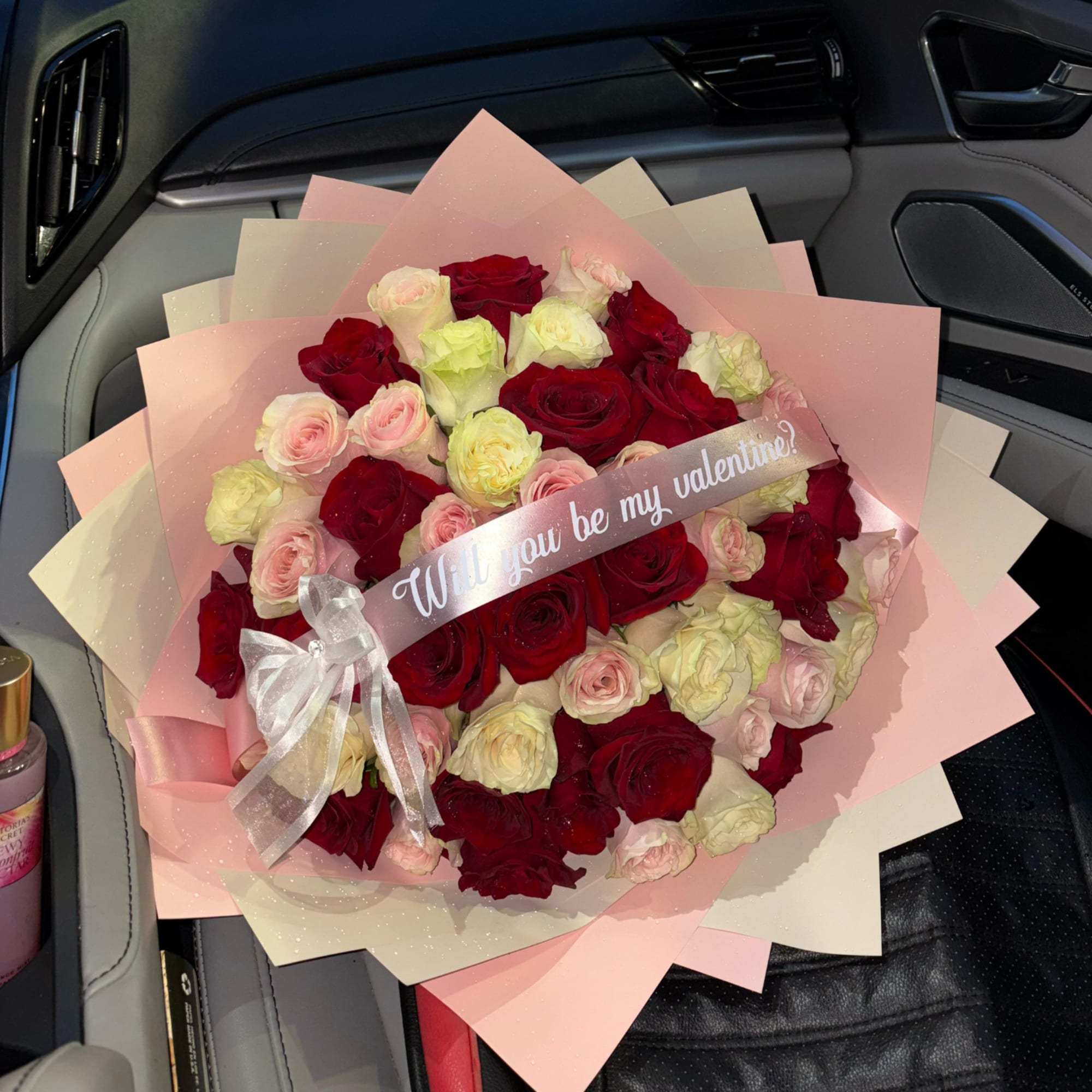 This impressive bouquet is composed of 50 fresh roses in red, pink