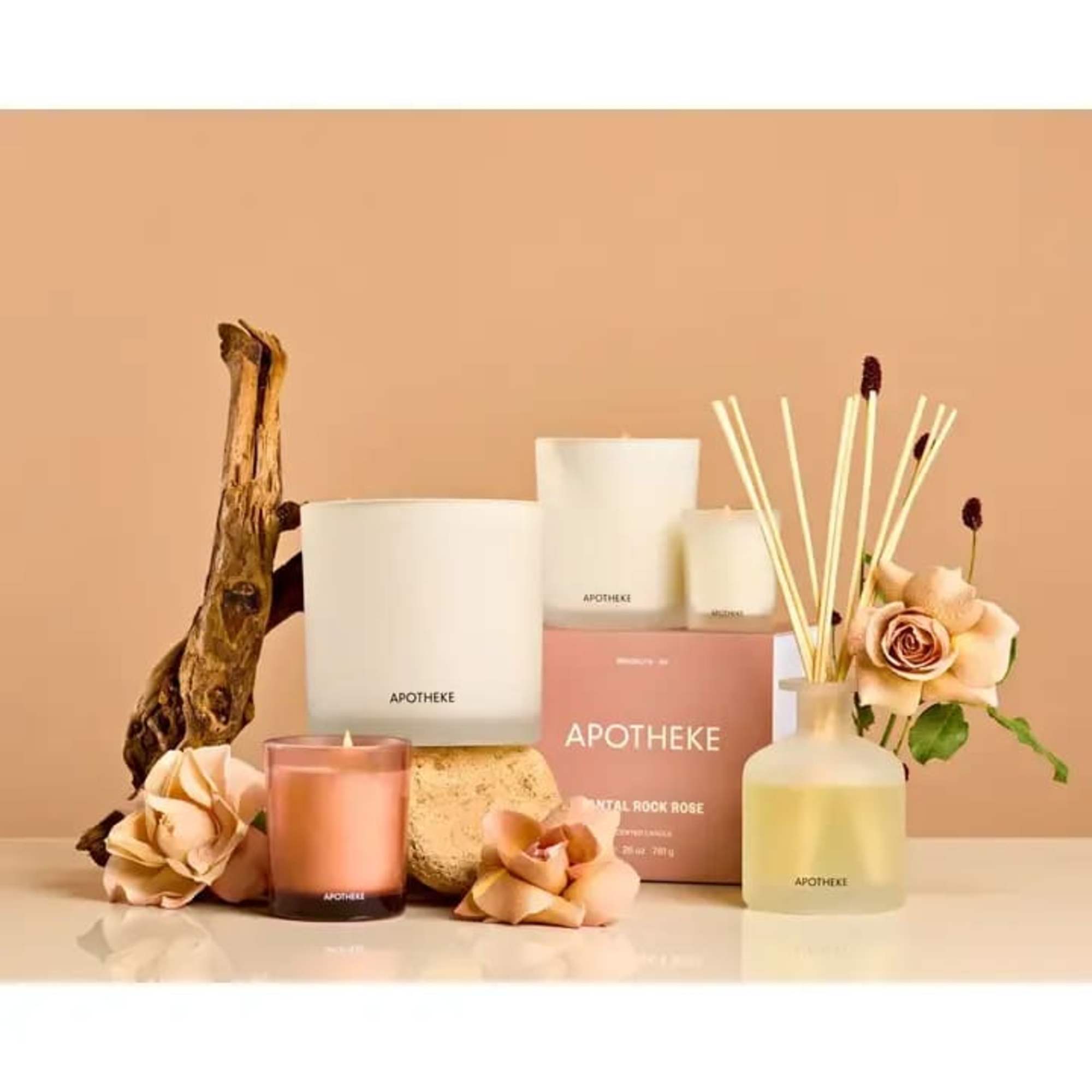 The richness of sandalwood is combined with earthy, herbaceous rock rose to