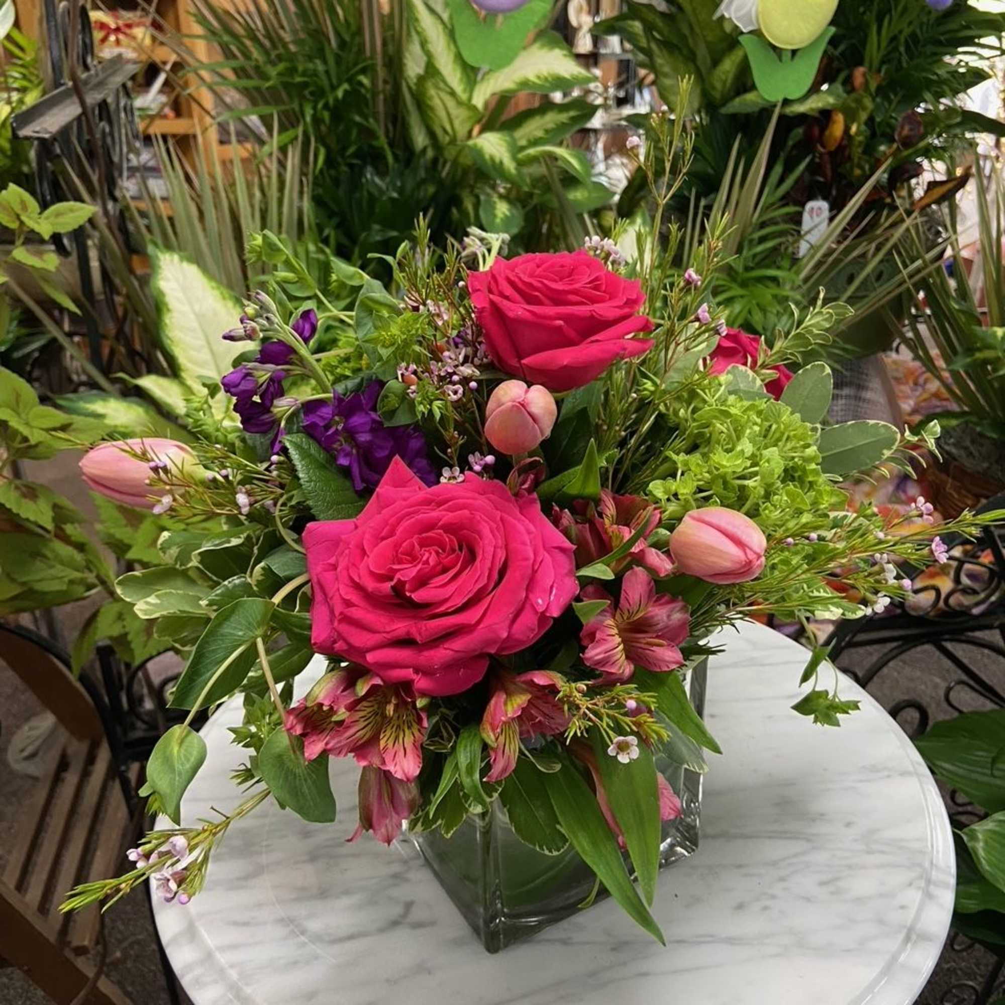 Lovely mix of hot pink, fuchsia and pink in a leaf lined