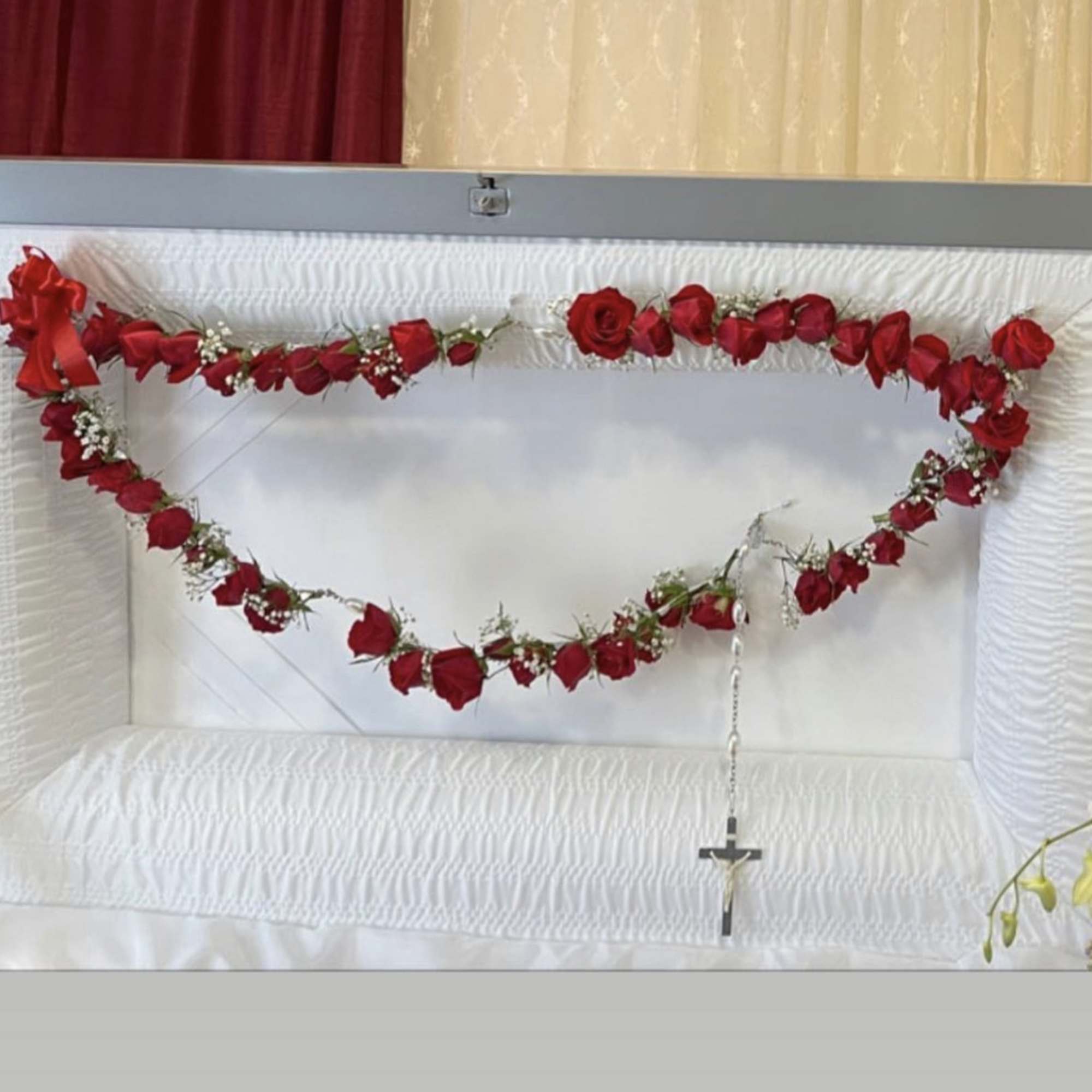 54&rdquo; rosary made with 50 spray red roses 