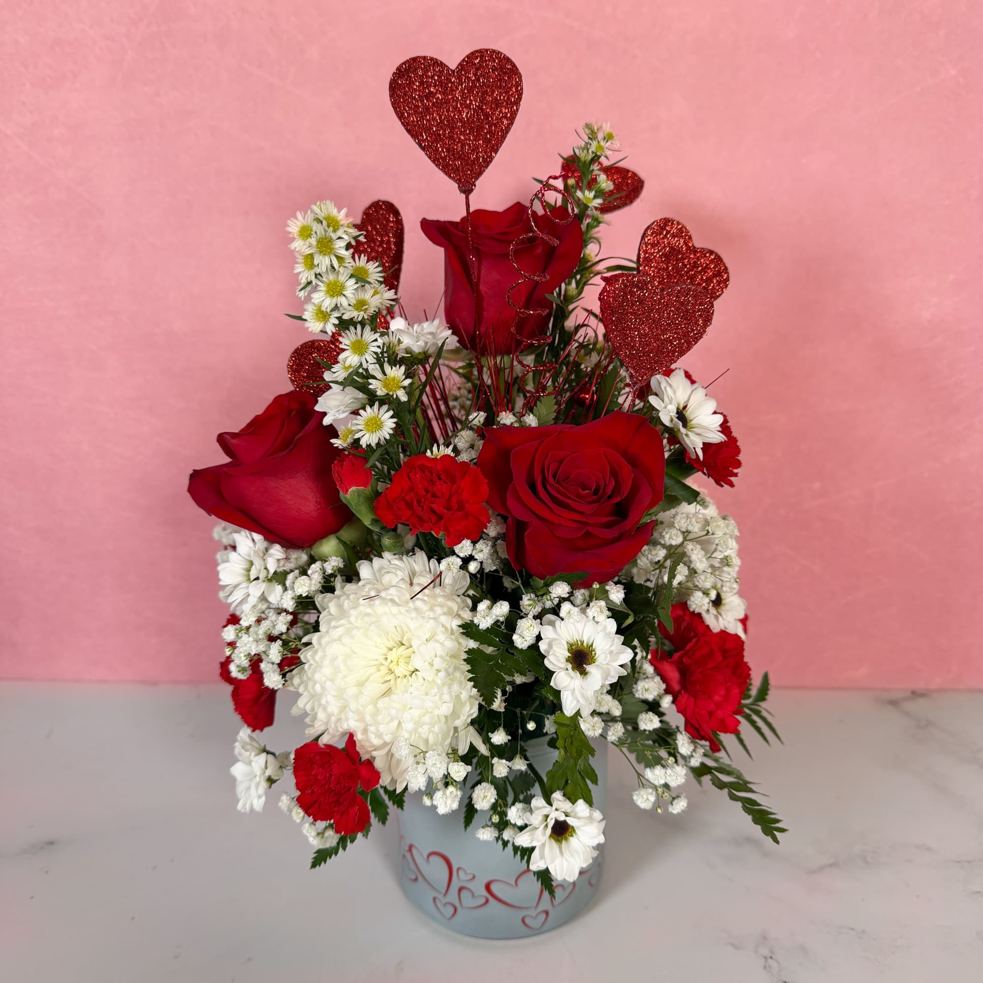 Blooming Hearts is an impressive declaration of love! In this arrangement, red