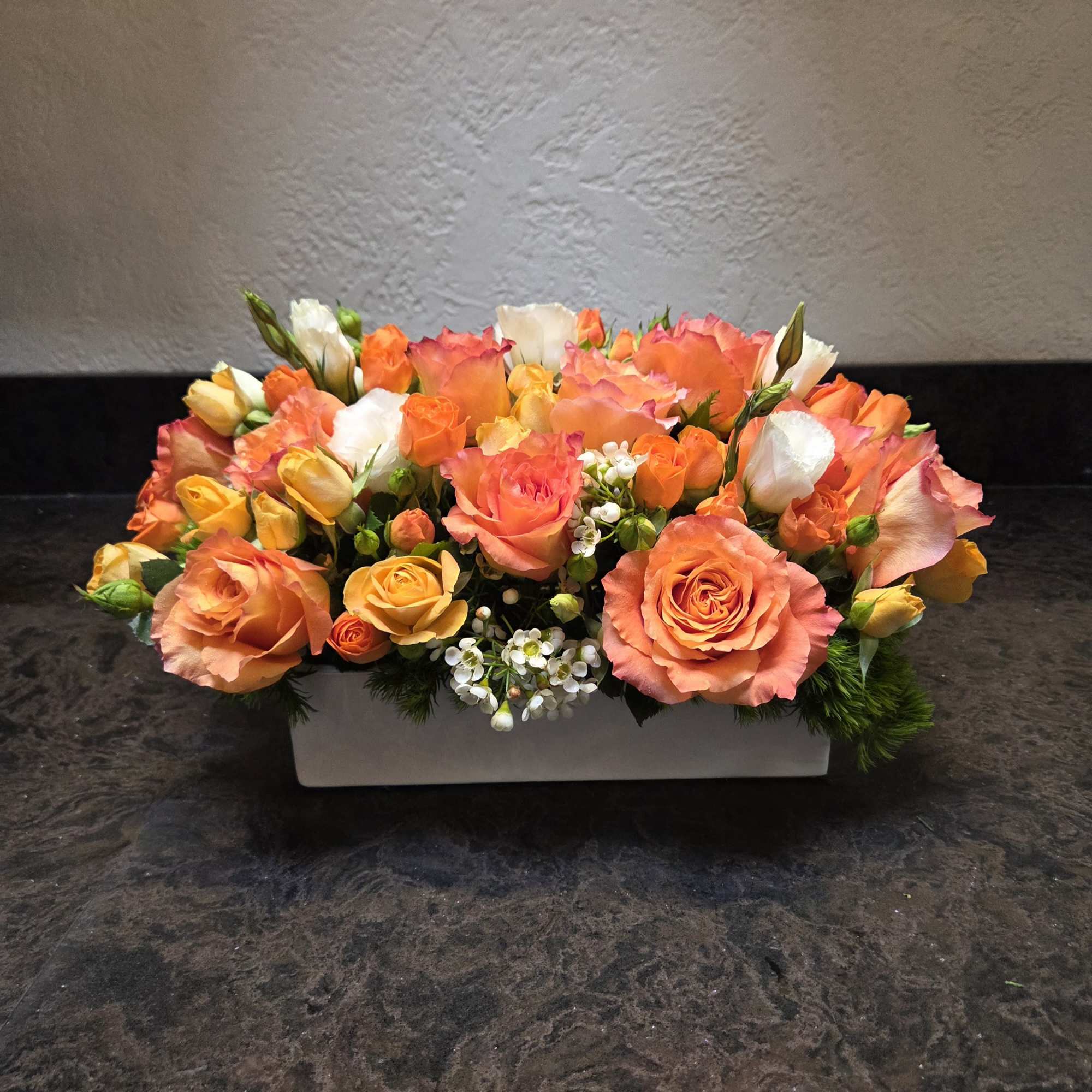 This low profile, compact design is perfect for a holiday tablescape.
Approximate finished