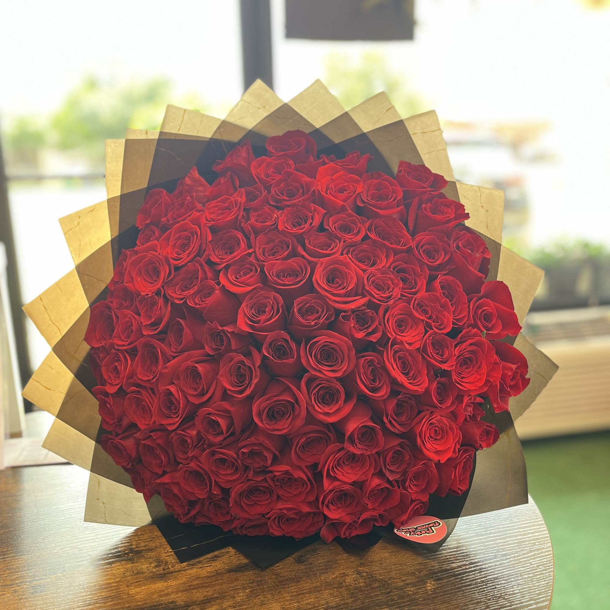 Averages 100 red lingstwmmed roses