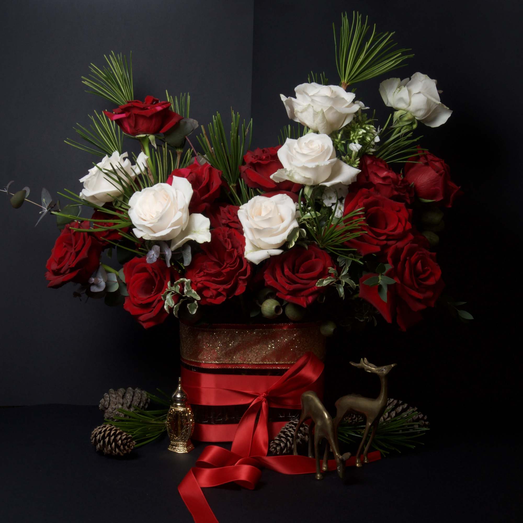 This elegant arrangement features a striking blend of rich red and creamy