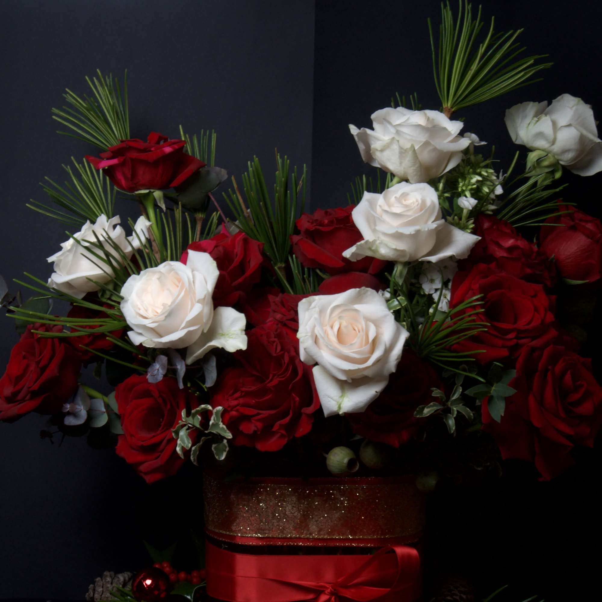 This elegant arrangement features a striking blend of rich red and creamy