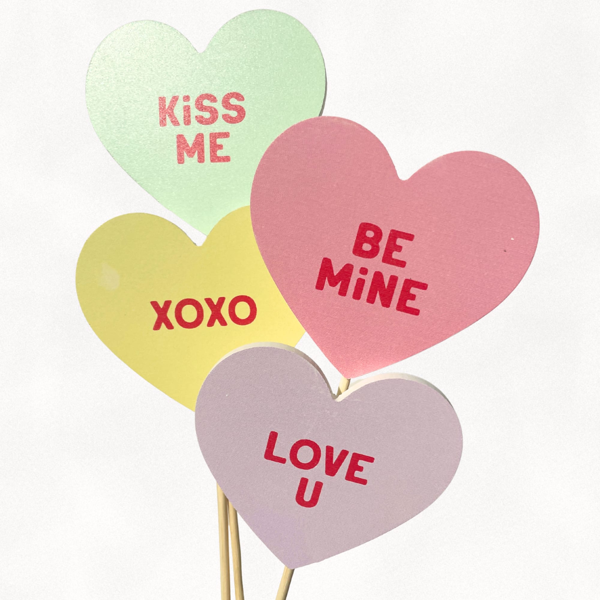 Conversation Heart is a sweet and cheerful arrangement designed to say &ldquo;XOXO&rdquo;
