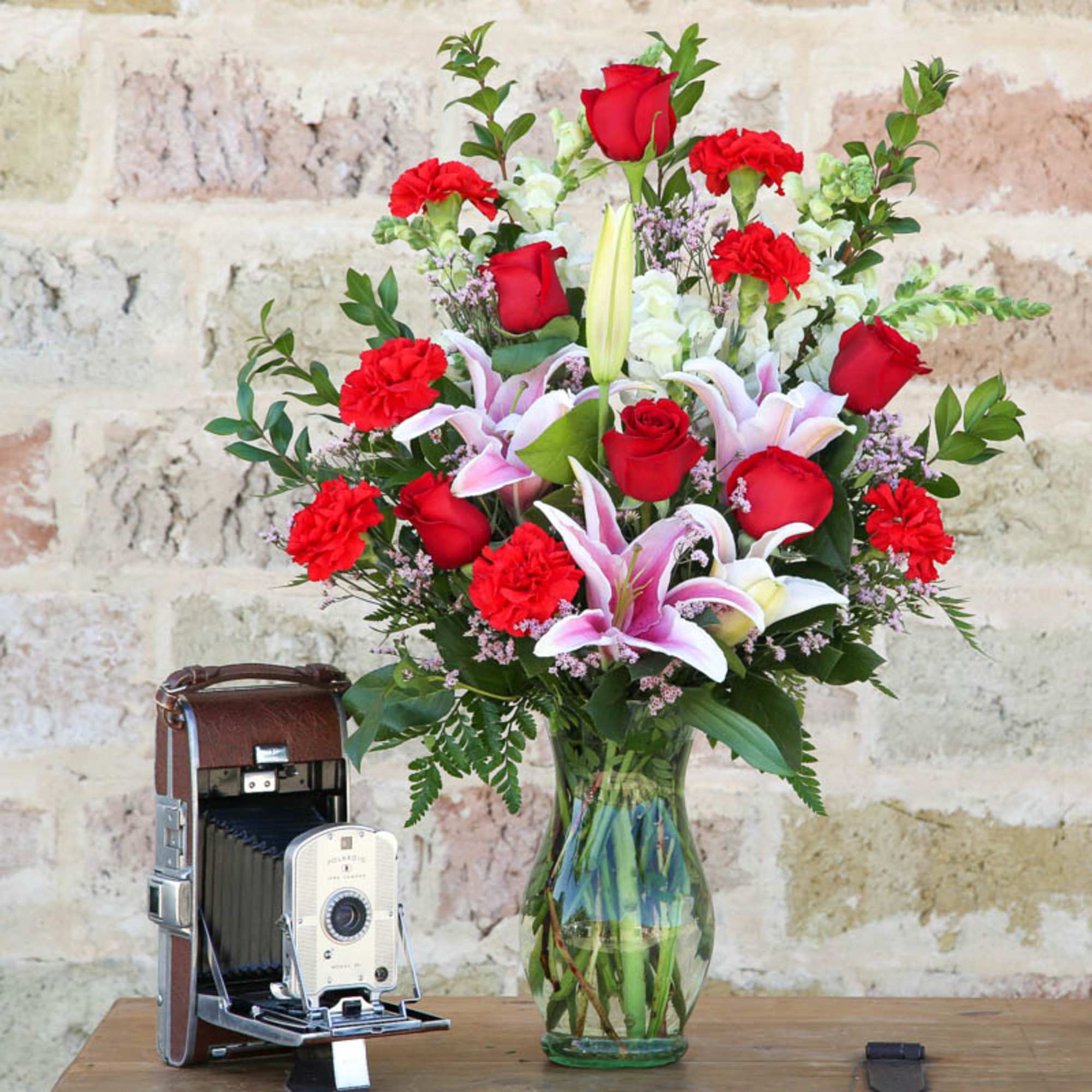 ROMANTIC COLORS WITH AN ELEGANT TOUCH OF LUSCIOUS FLOWERS