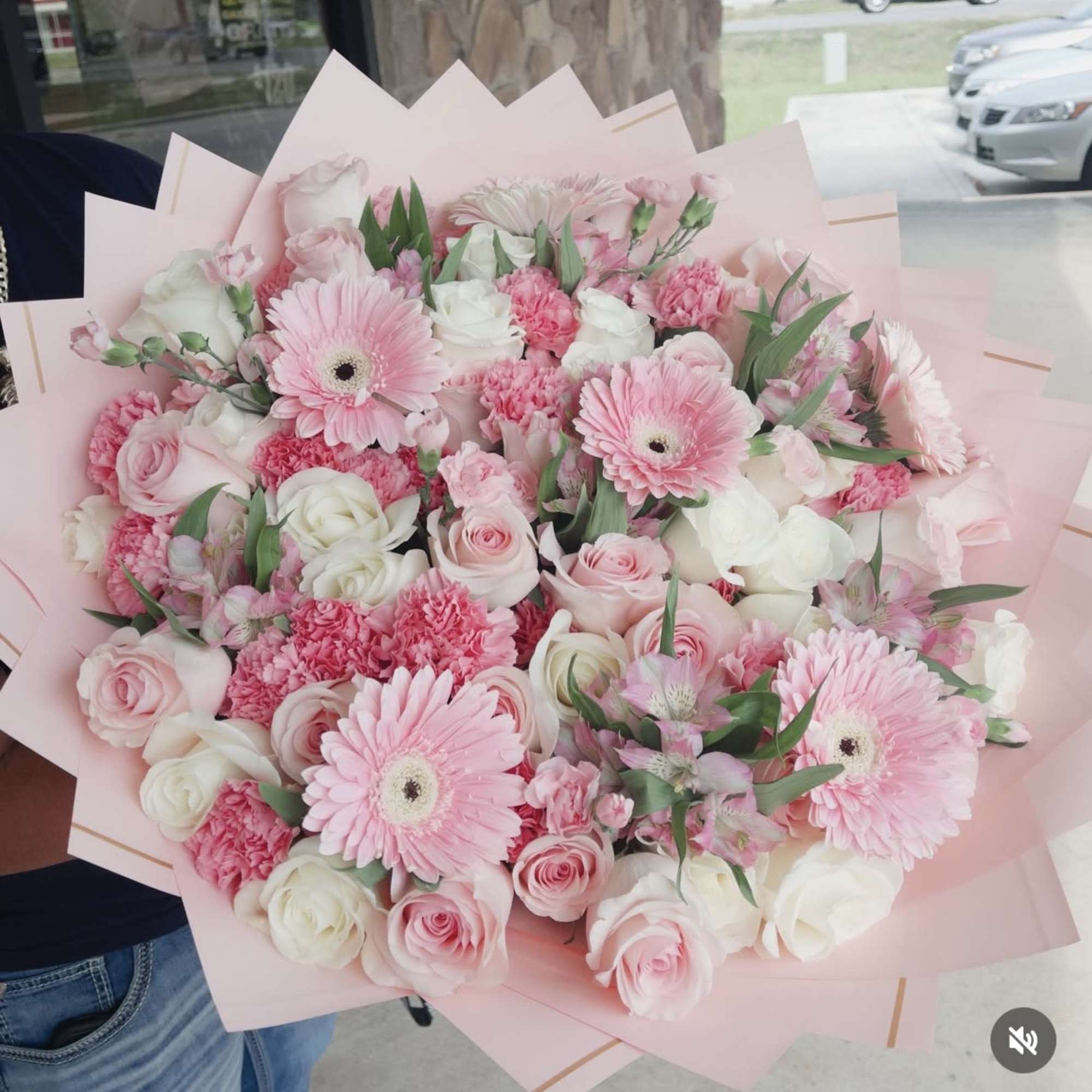 Let us be creativeand make you a pretty mix flower, we will