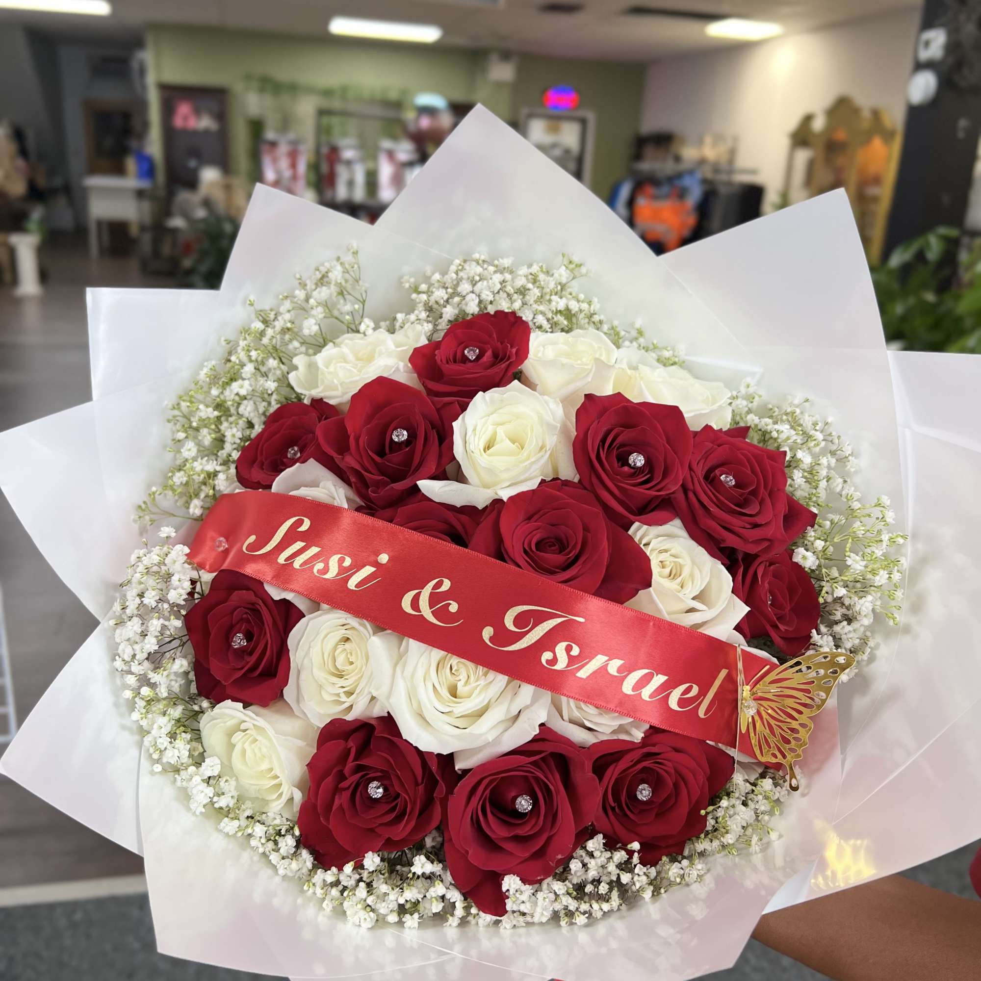 Round Mixed Rose Bouquet in Korean Paper, Please specify the color of