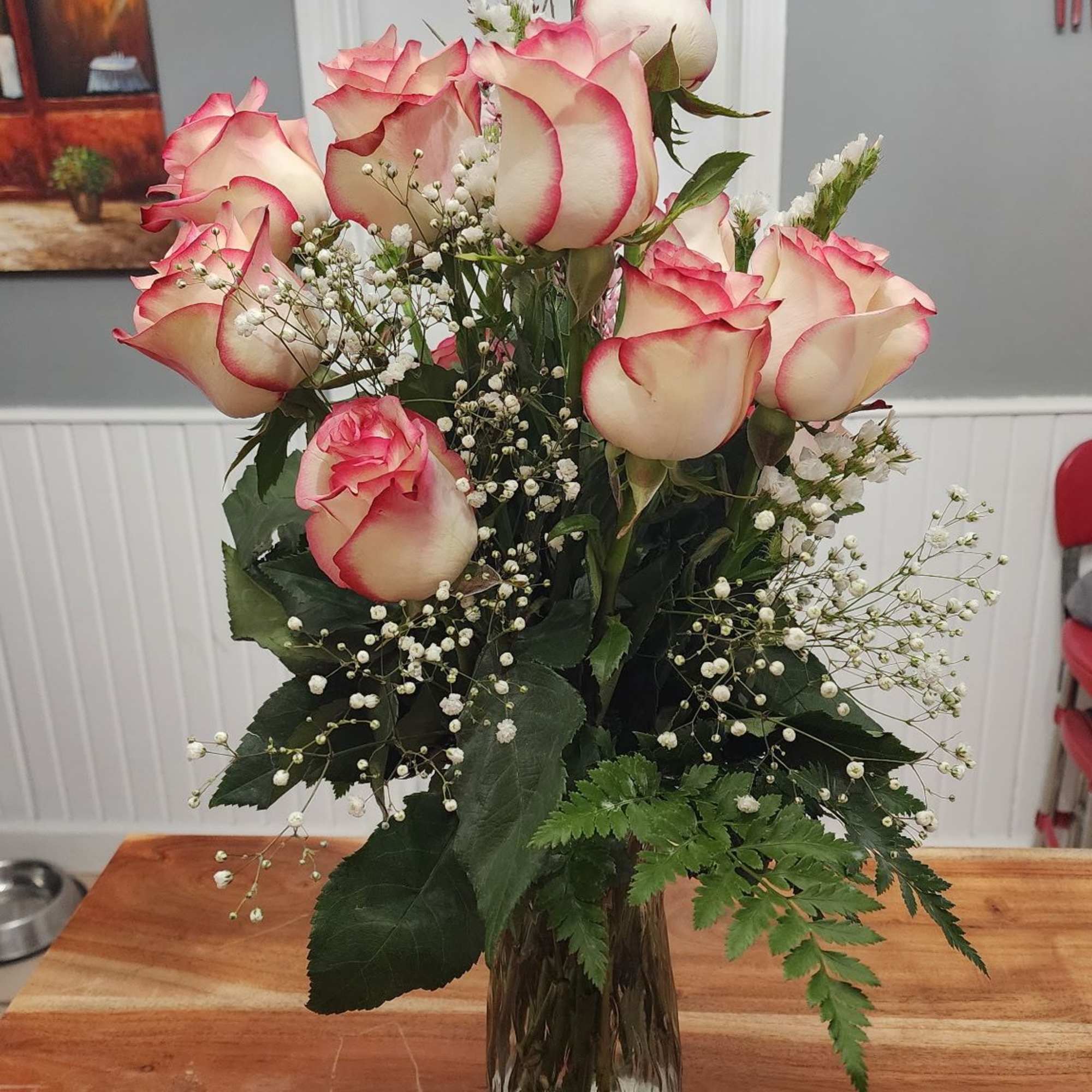 Half dozen, dozen, or 2 dozen roses for that special someone. Please