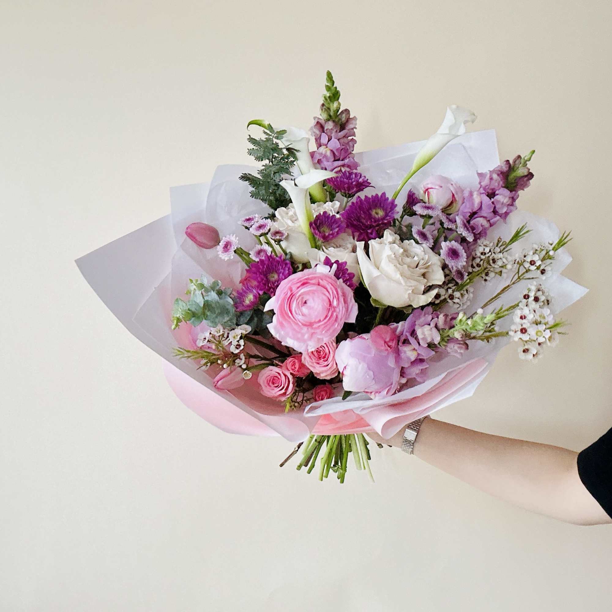 Arrangement description:
Let us create a beautiful arrangement for you! If you have