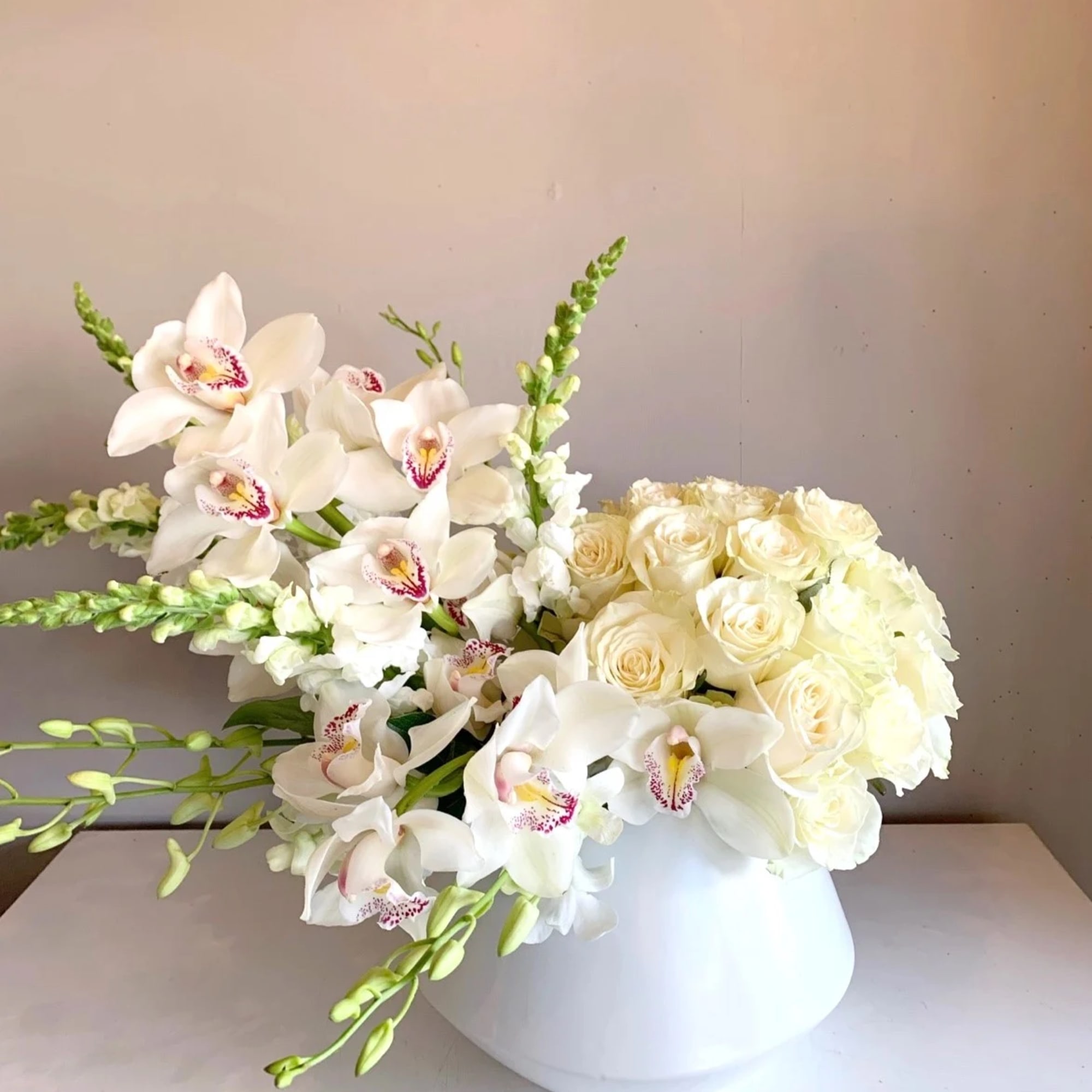 A modern, asymmetric pav&eacute; arrangement exuding timeless sophistication in pristine white blooms.