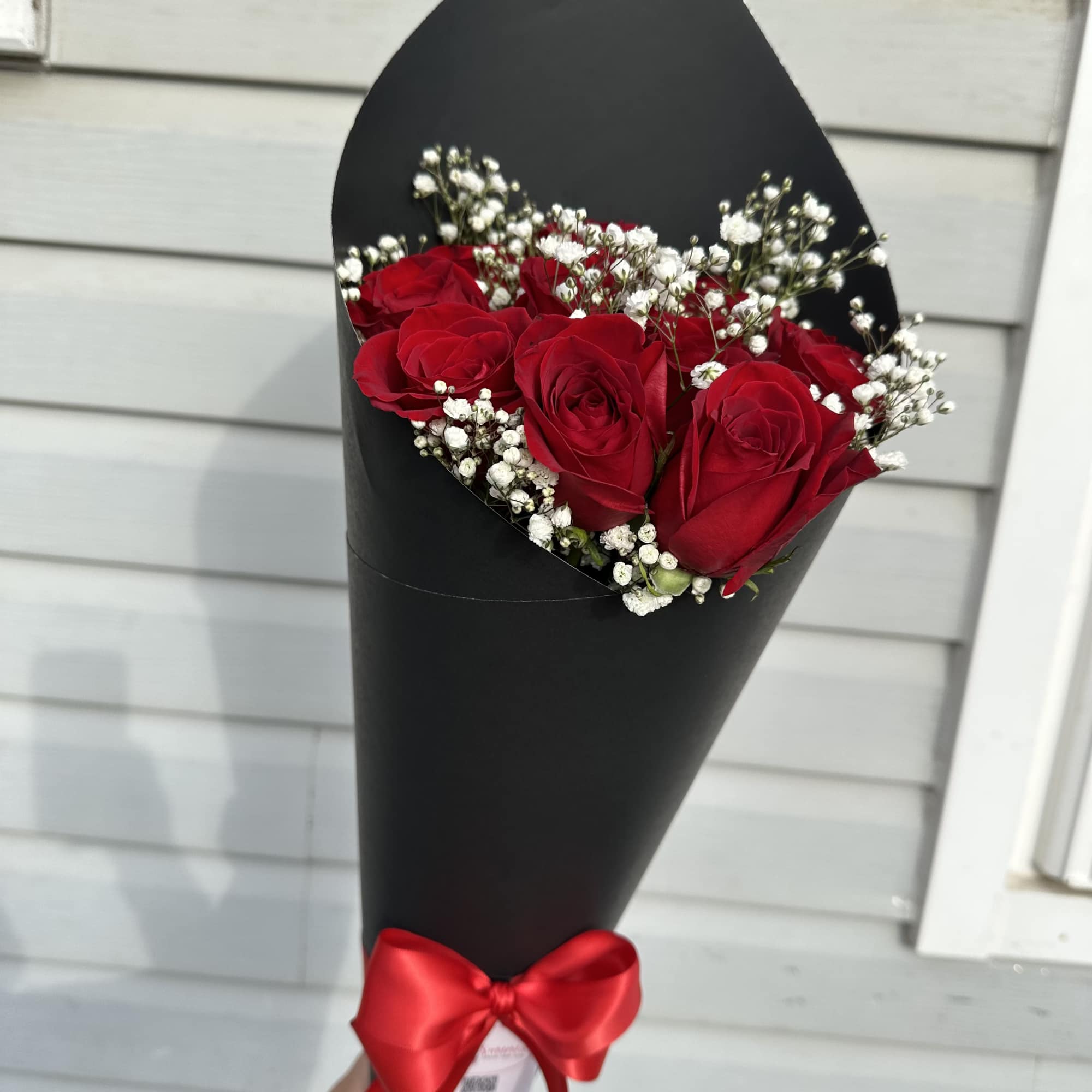 Want to brighten your loved one's day? Surprise them with this beautiful