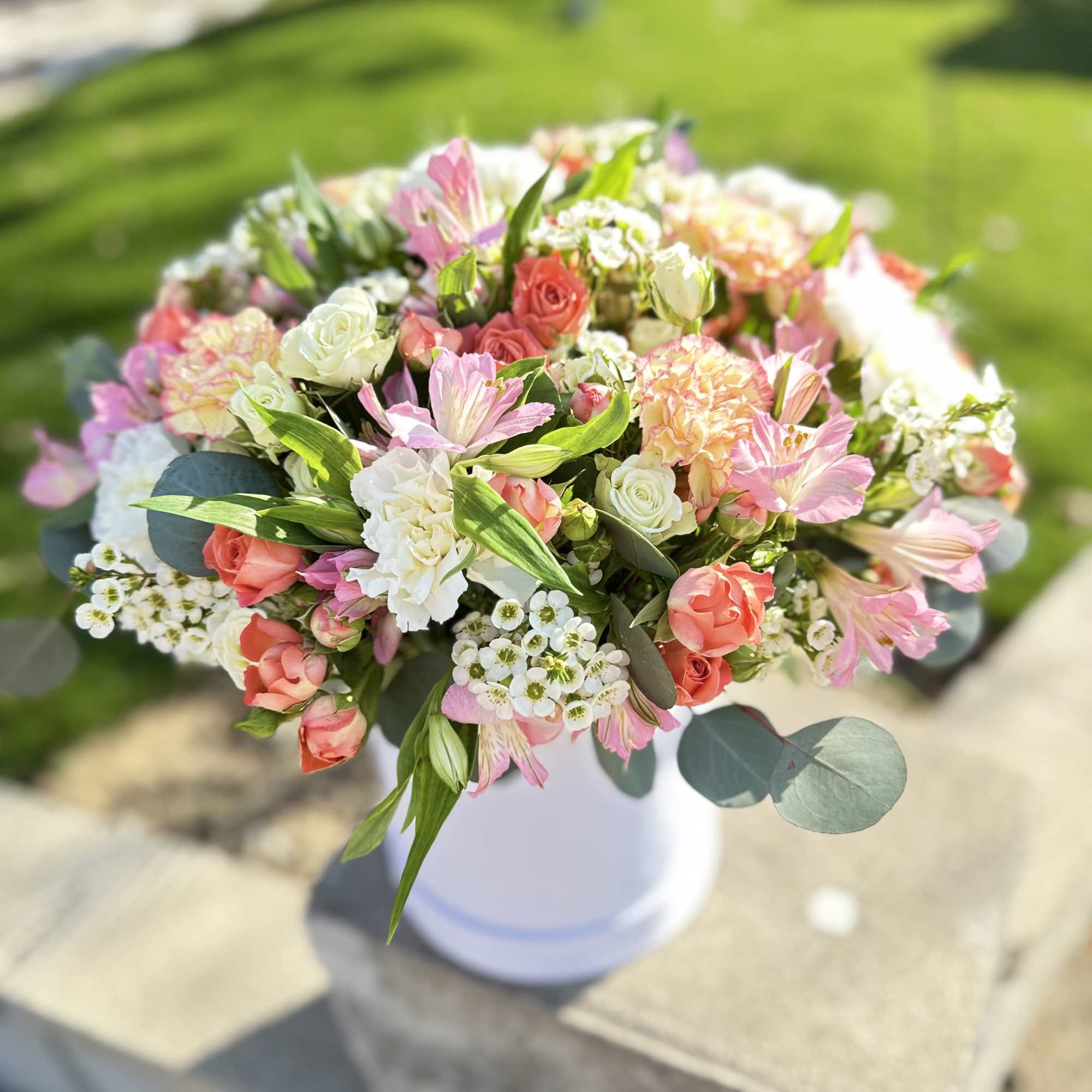 This composition is a burst of joy and energy. Vivid, rich flower