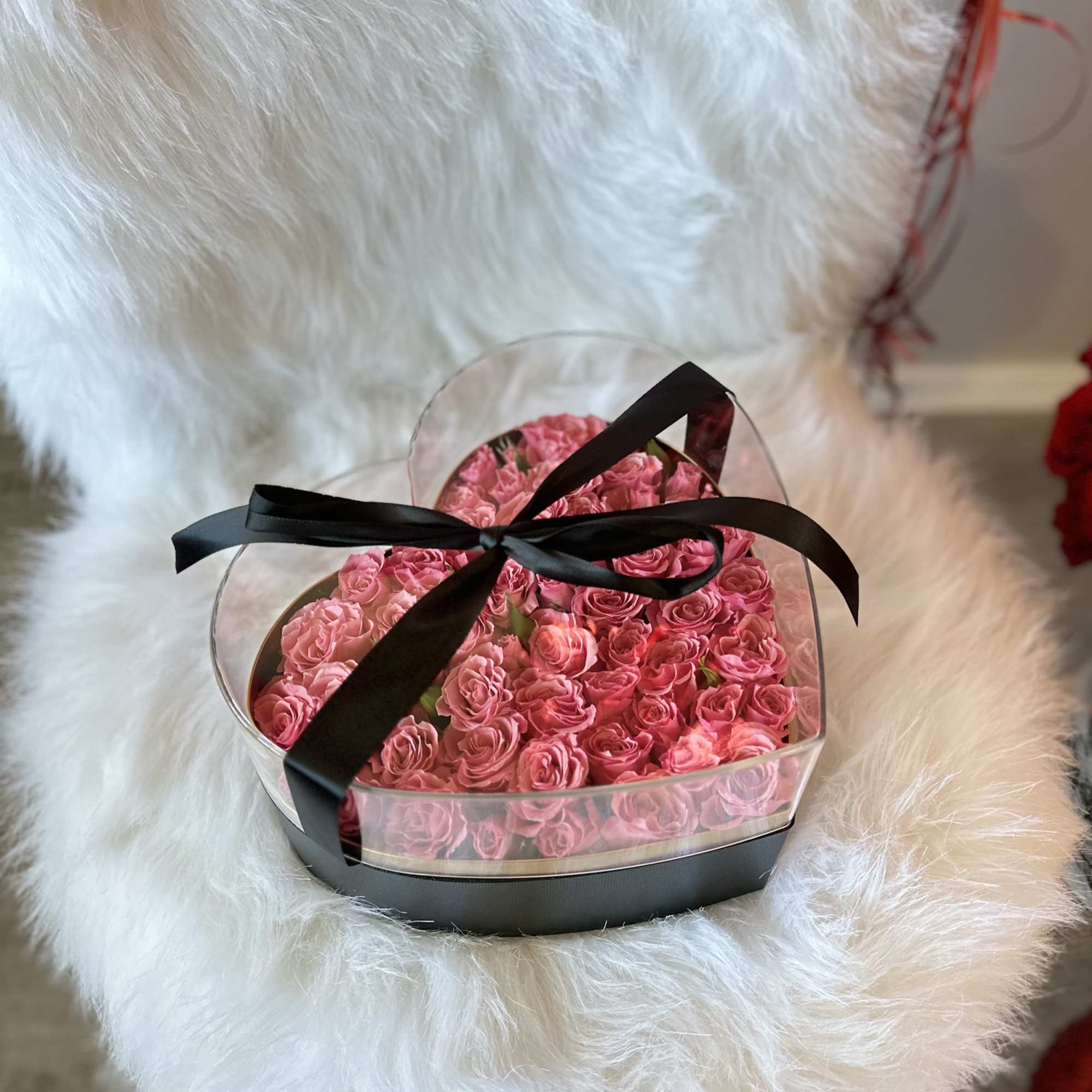 The cutest spray roses in an unusual box will tell about your