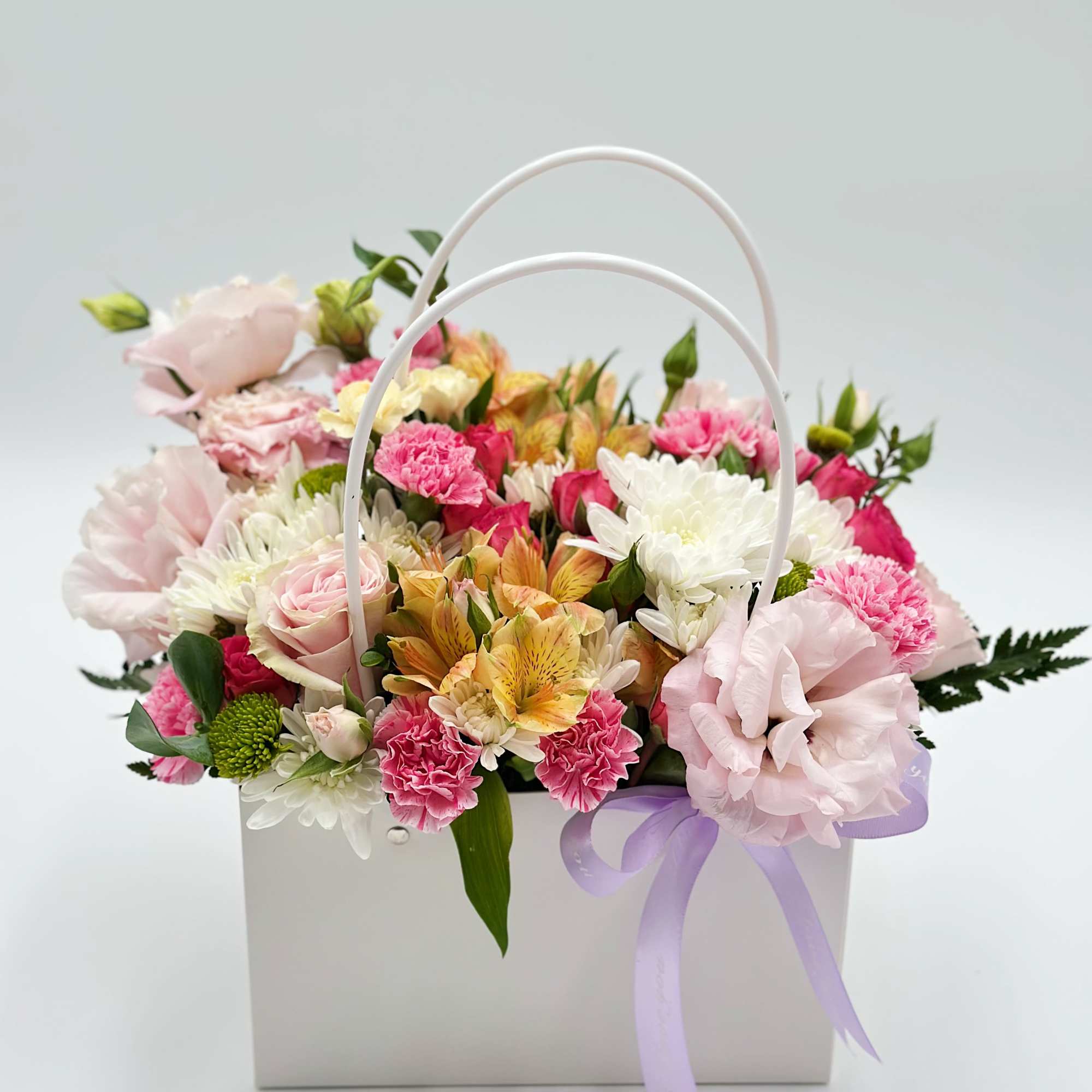 A light and touching arrangement, like a sweet postcard made of fresh