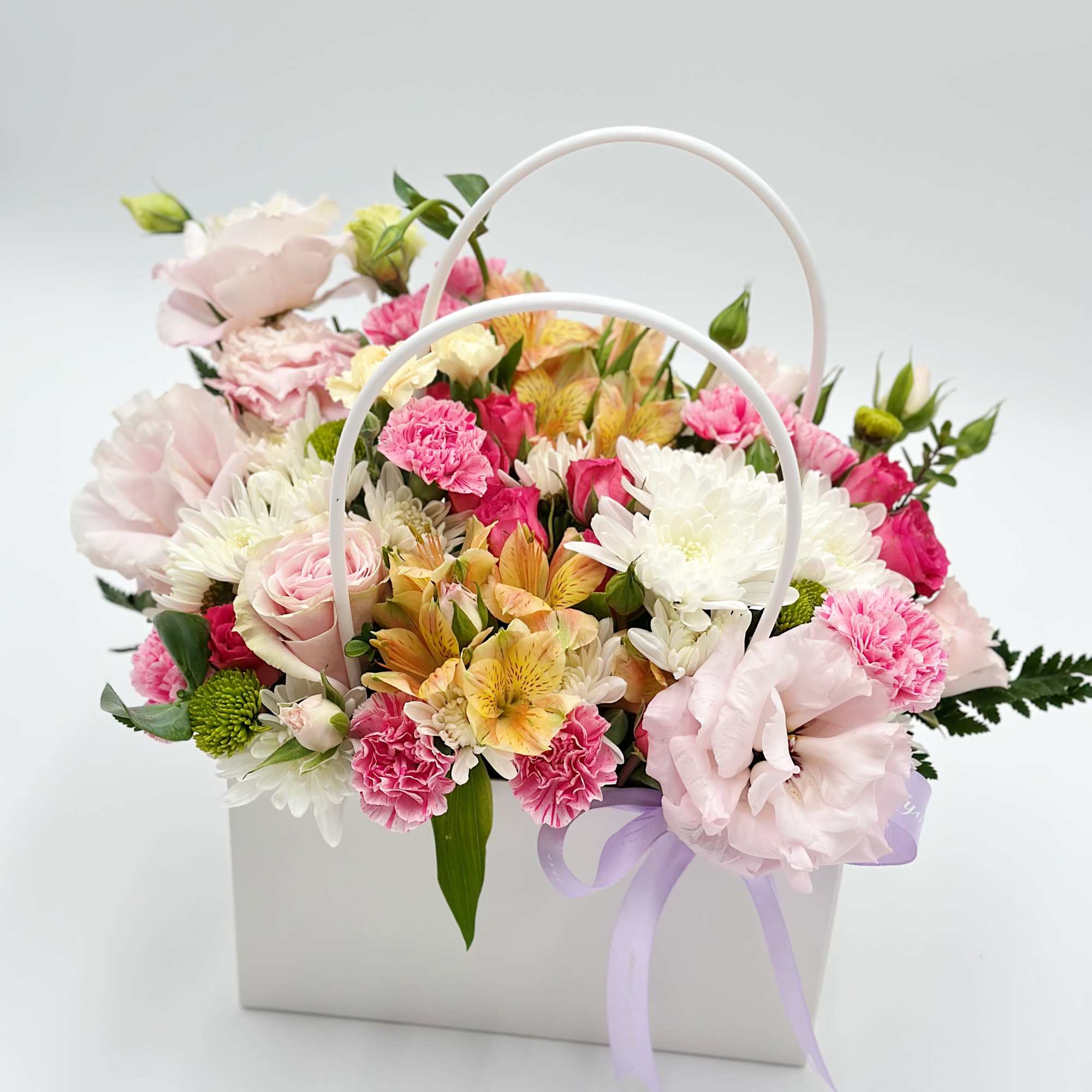 A light and touching arrangement, like a sweet postcard made of fresh