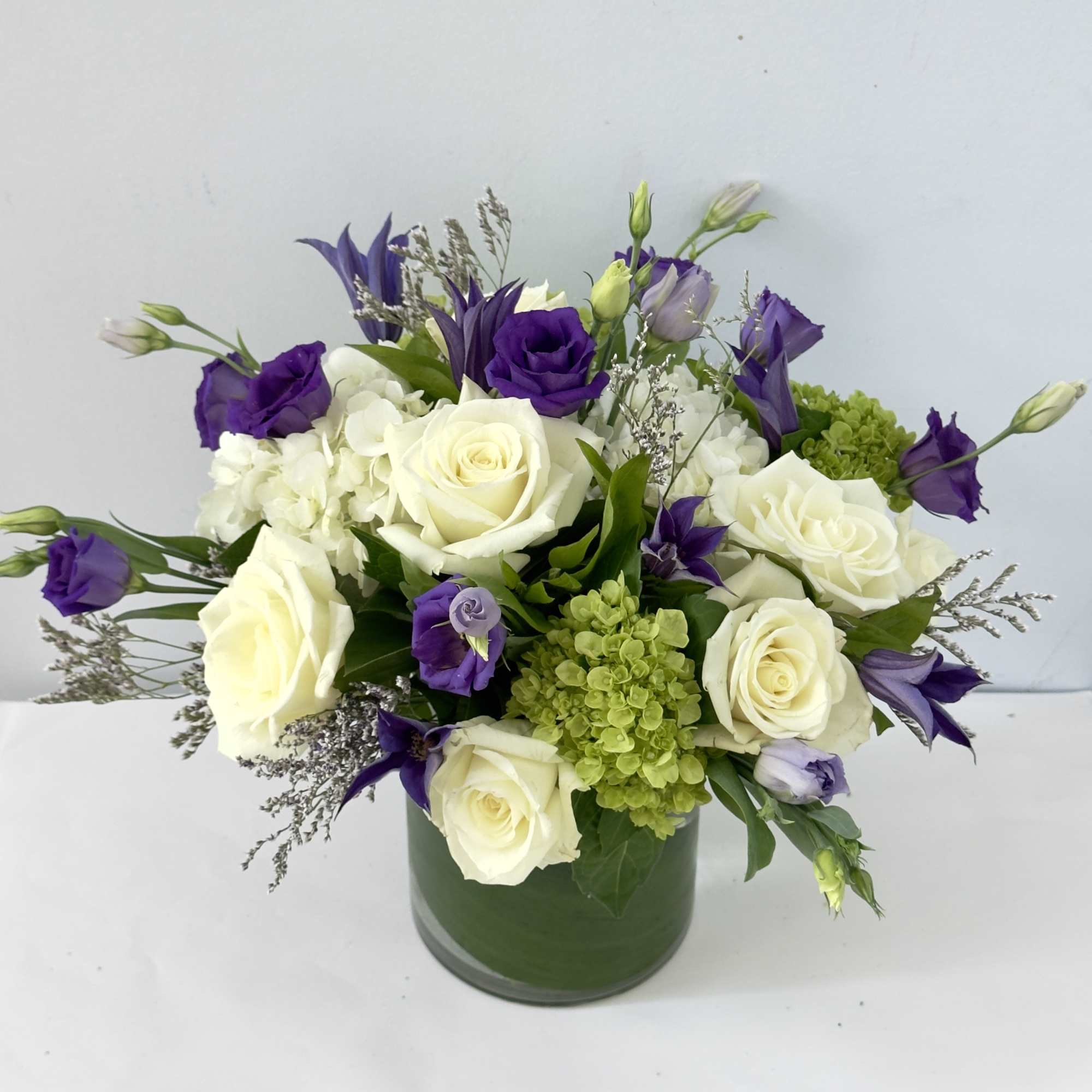This arrangement is presented in 5"w*6"h clear cylinder vase, with green leaves