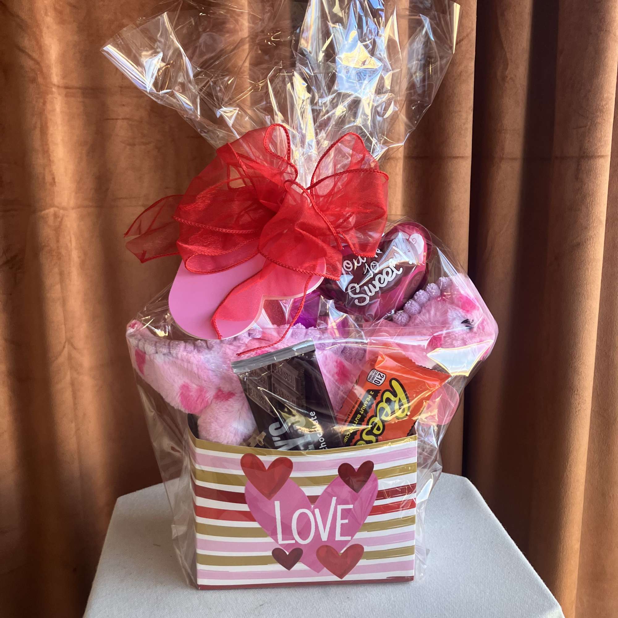 This playful gift box features an adorable plush dinosaur paired with a