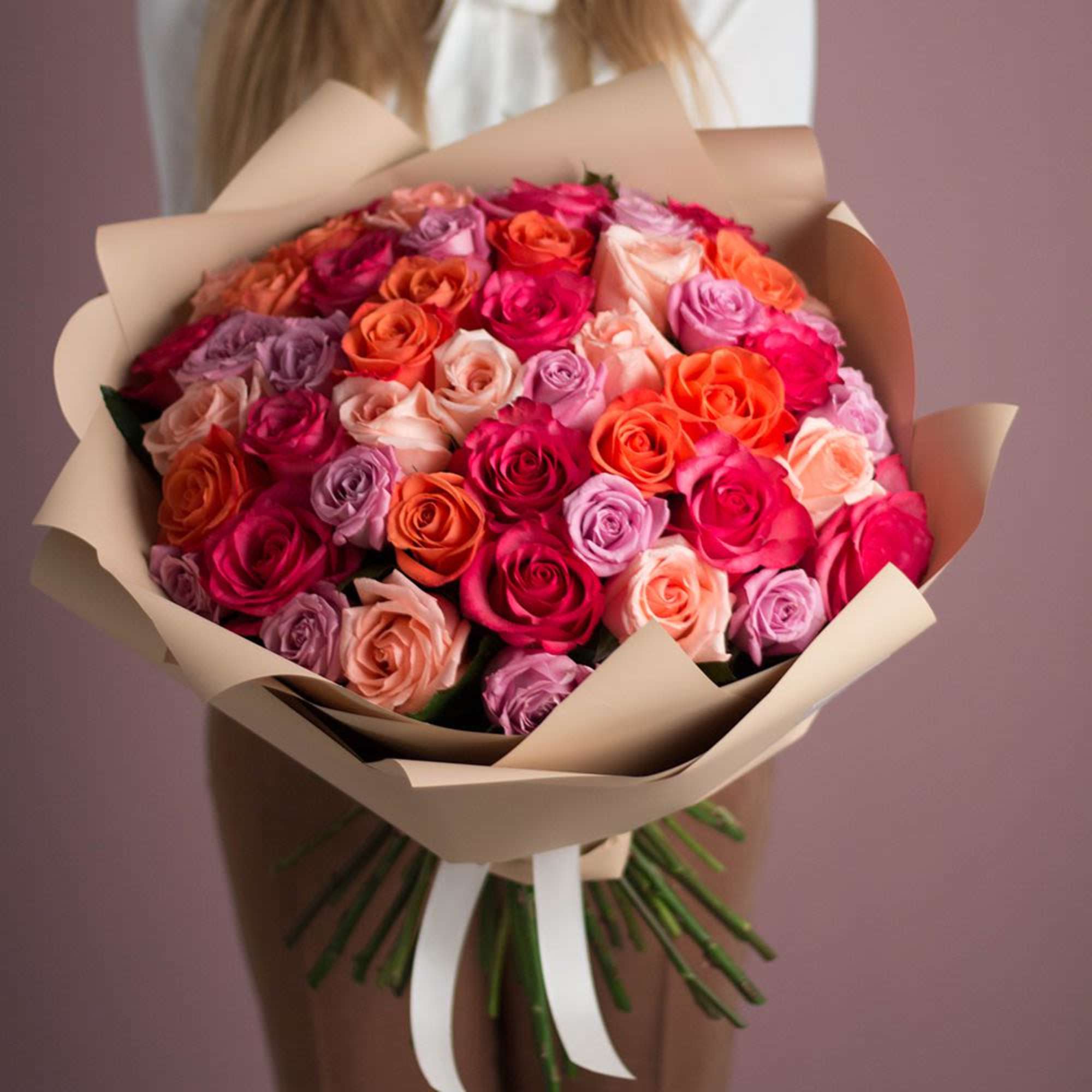 Send timeless beauty with our #6 Roses bouquet, expertly designed by Floxy