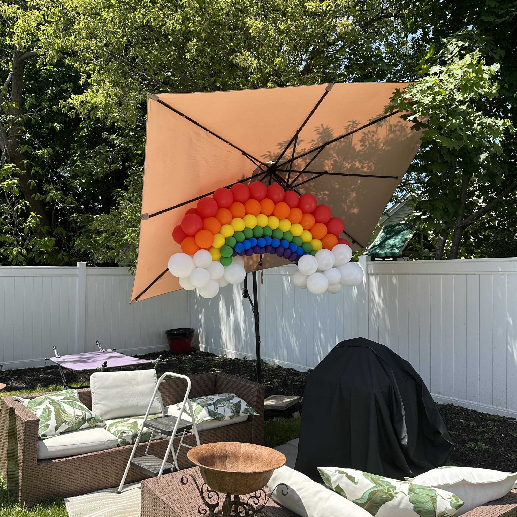 Standing balloon decor with party theme