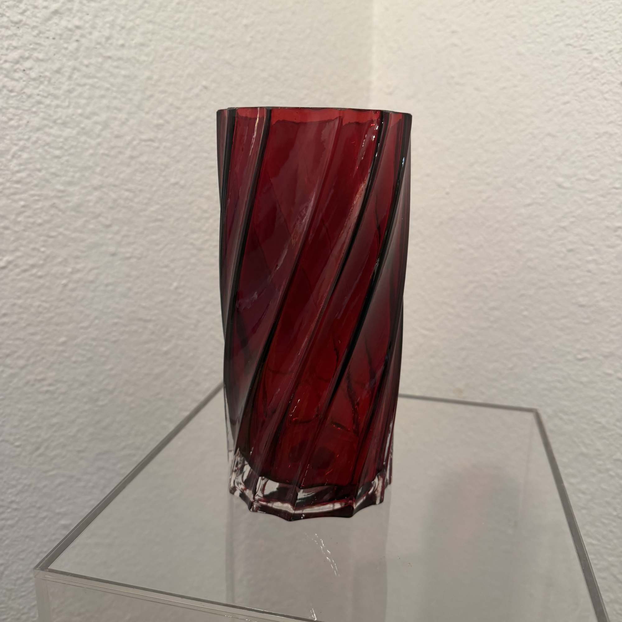 Celebrate love's radiant hues with the Splendid Gem Bouquet, a stunning Valentine's