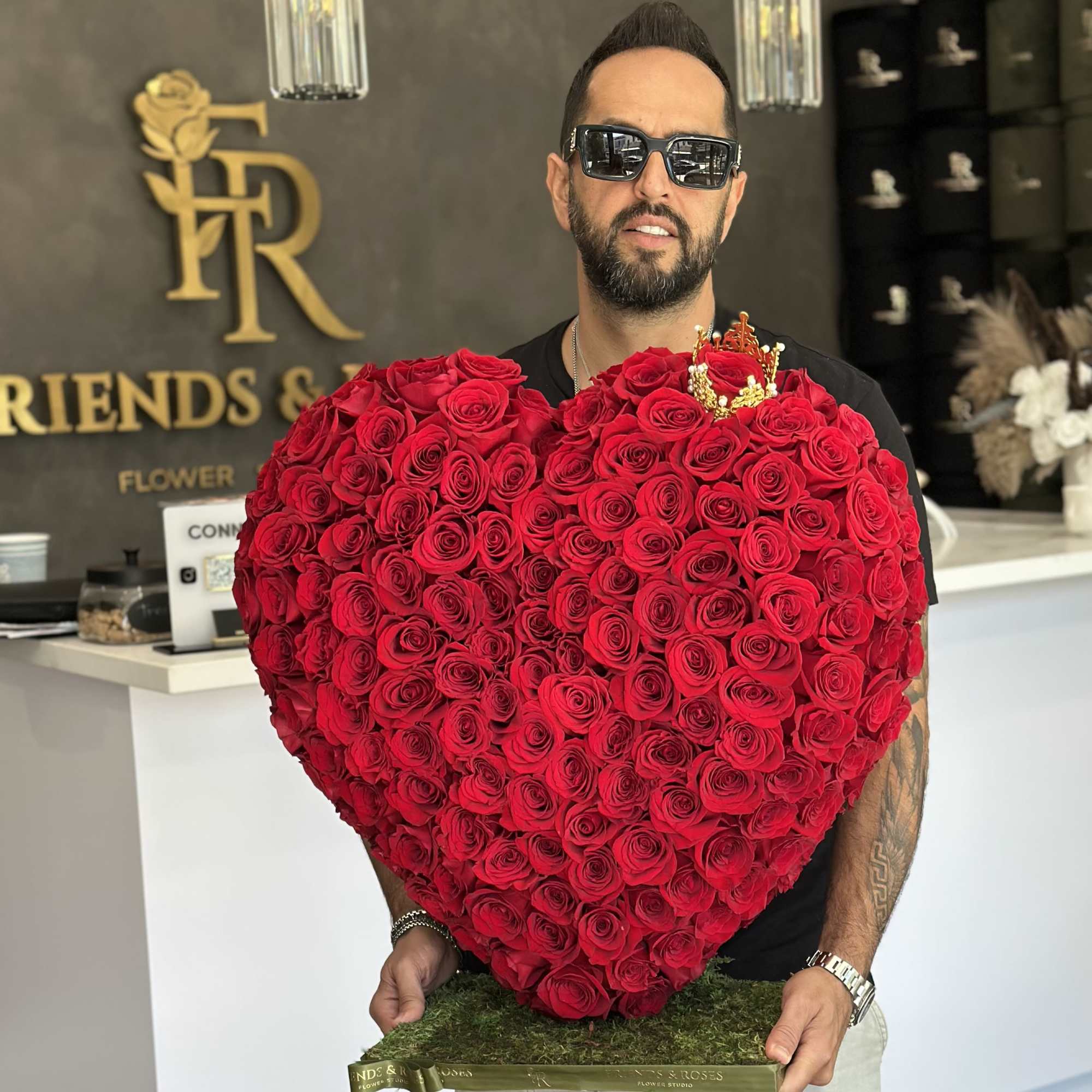Our top florist's magnificent work, 250 fresh red roses in a heart-shaped
