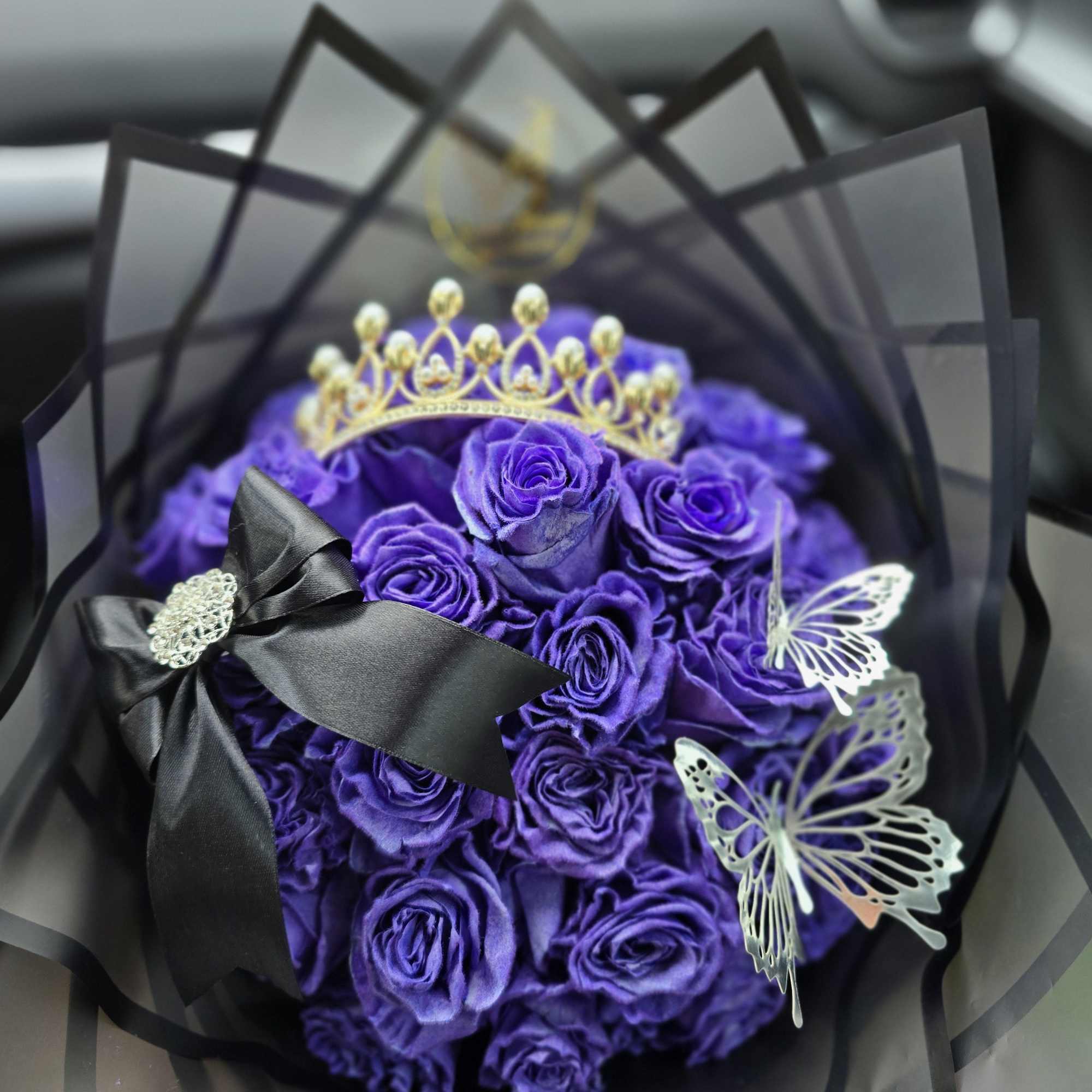 Small in size, big on attitude &mdash; our mini buch&oacute;n bouquet brings