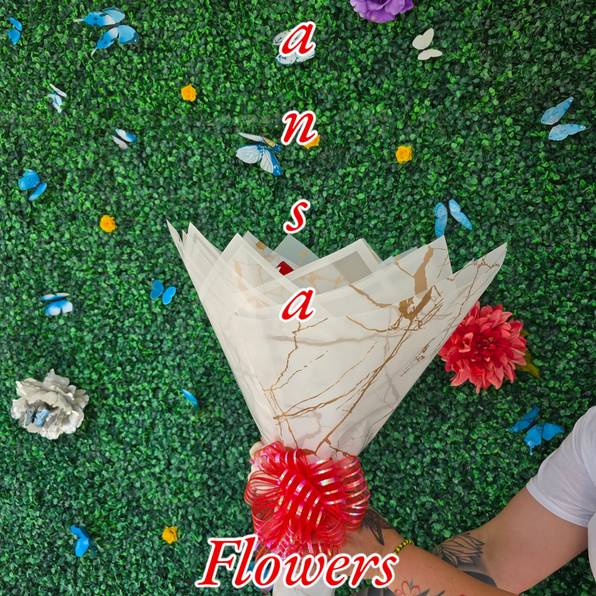  Red Floral Bouquet ️
Classic, bold, and full of passion &mdash; our