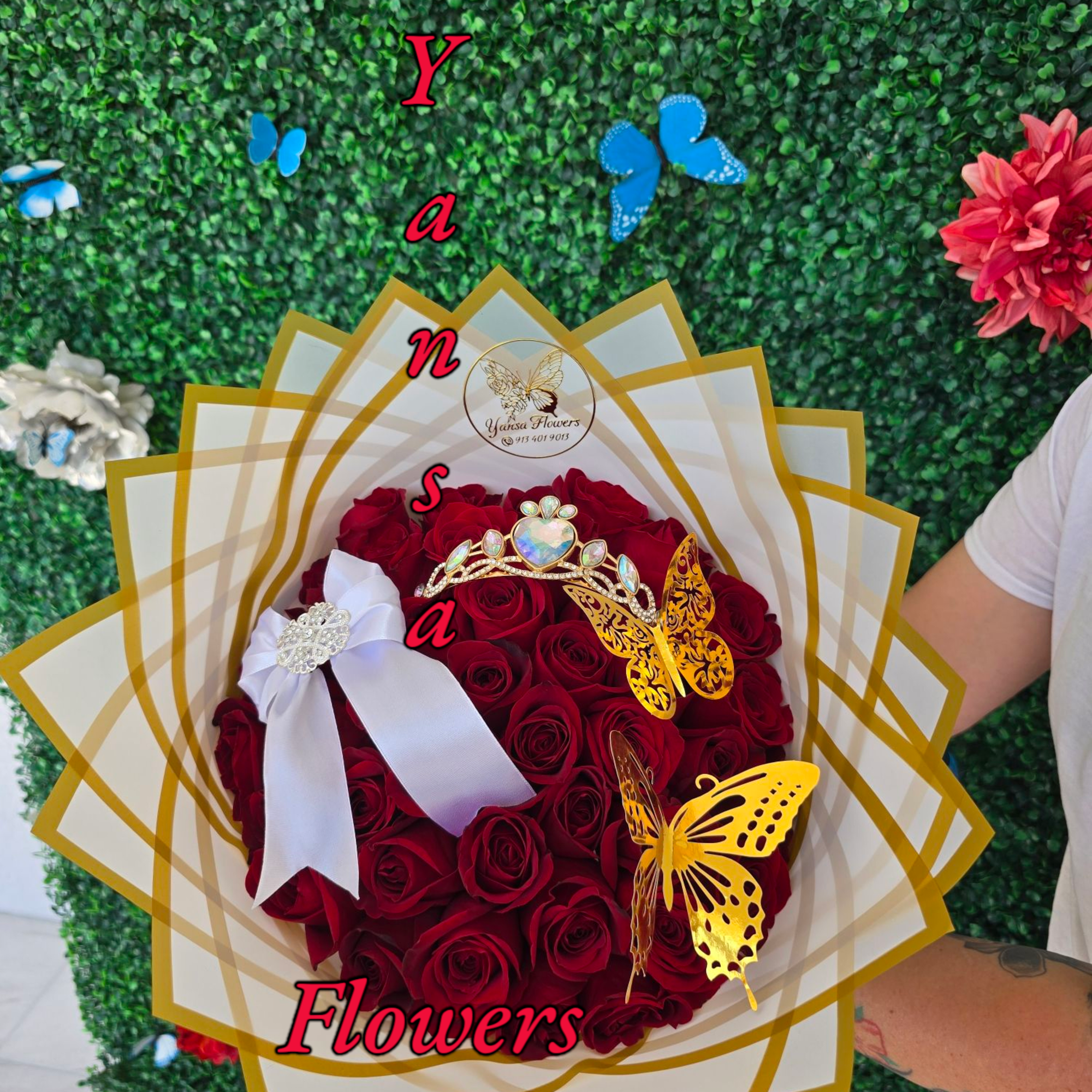  Red Buch&oacute;n Bouquet 
Bold, luxurious, and impossible to ignore &mdash; our