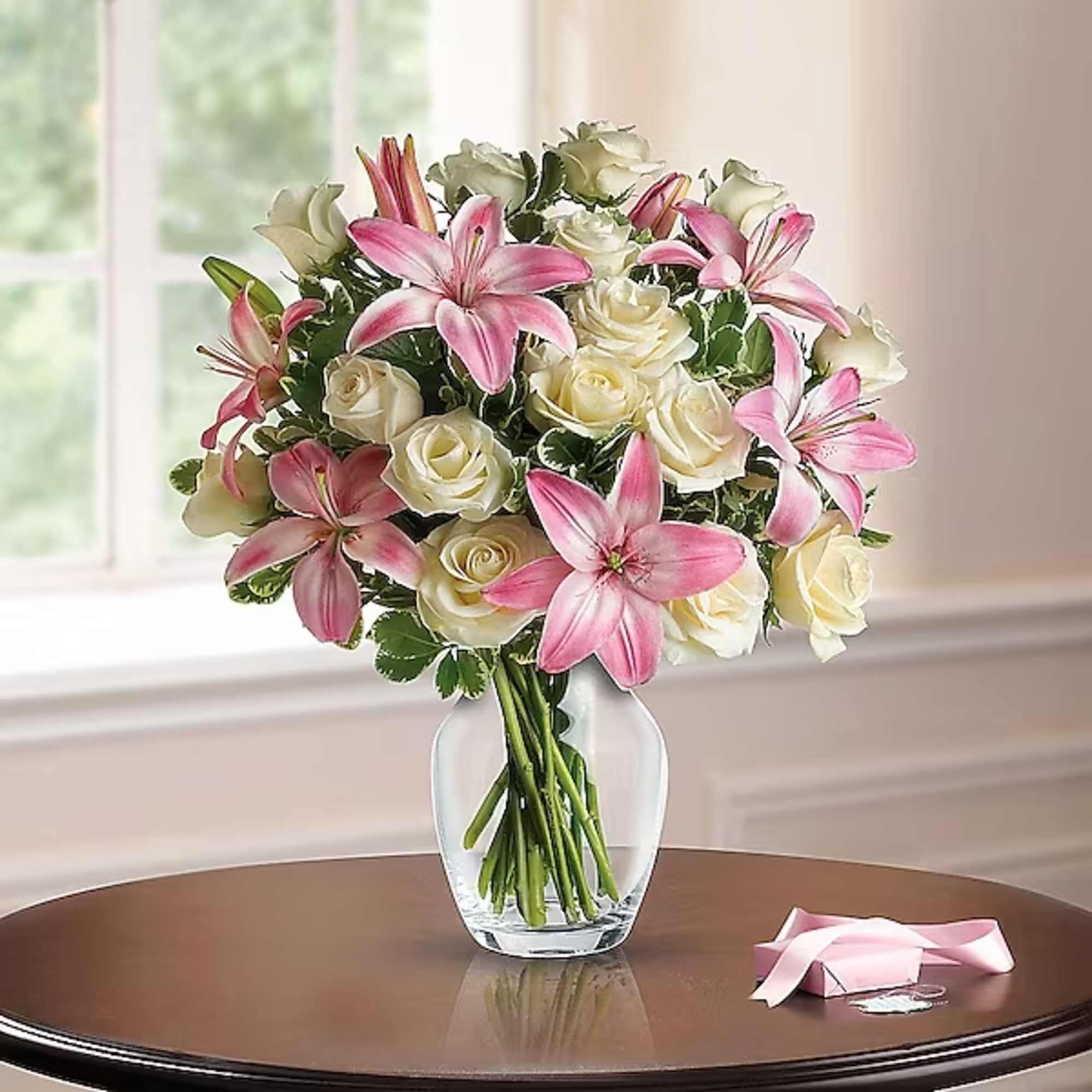 A romantic gift like this one is always appreciated. An eye-catching display