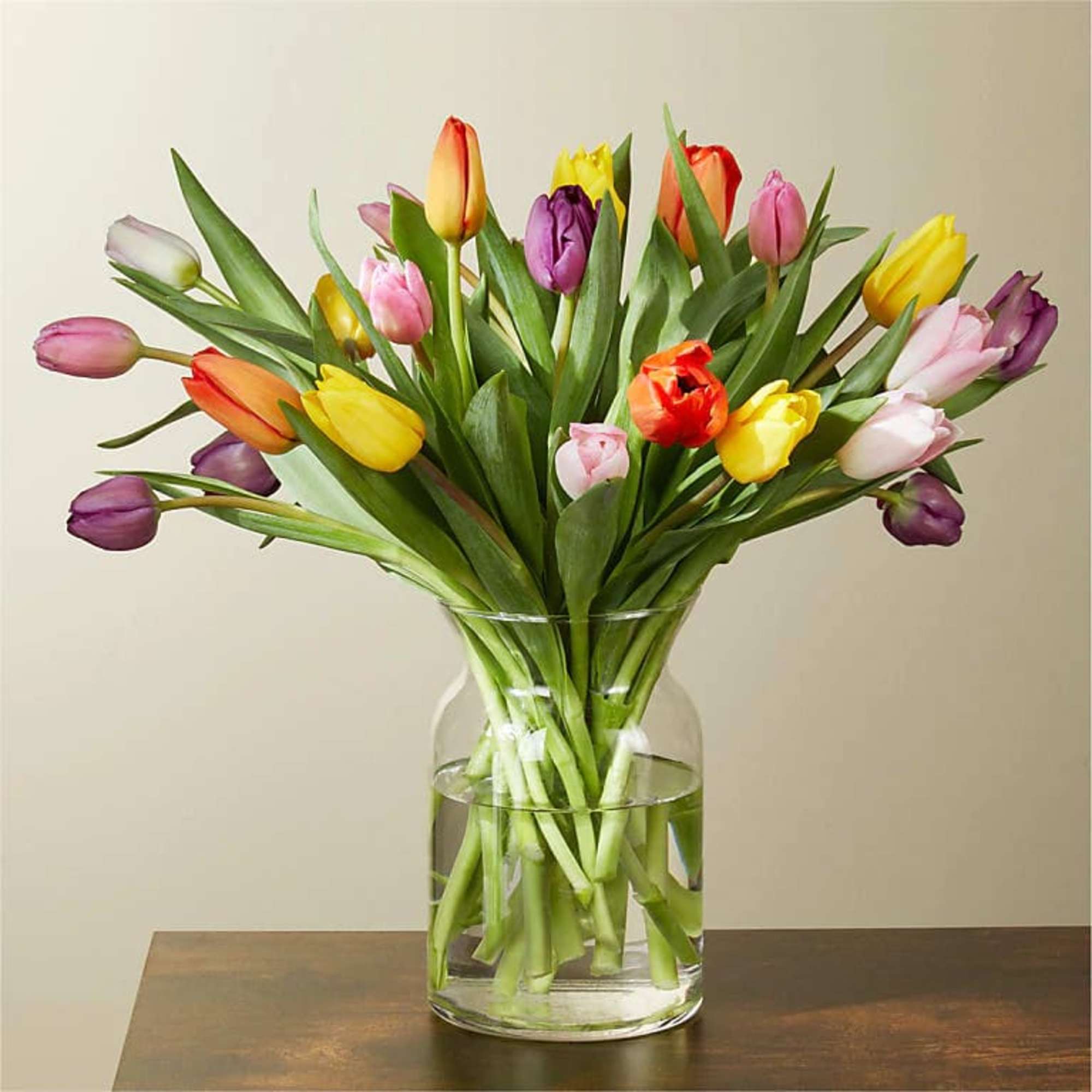 Celebrate spring and any special occasion with a colorful assortment of tulips.
Standard: