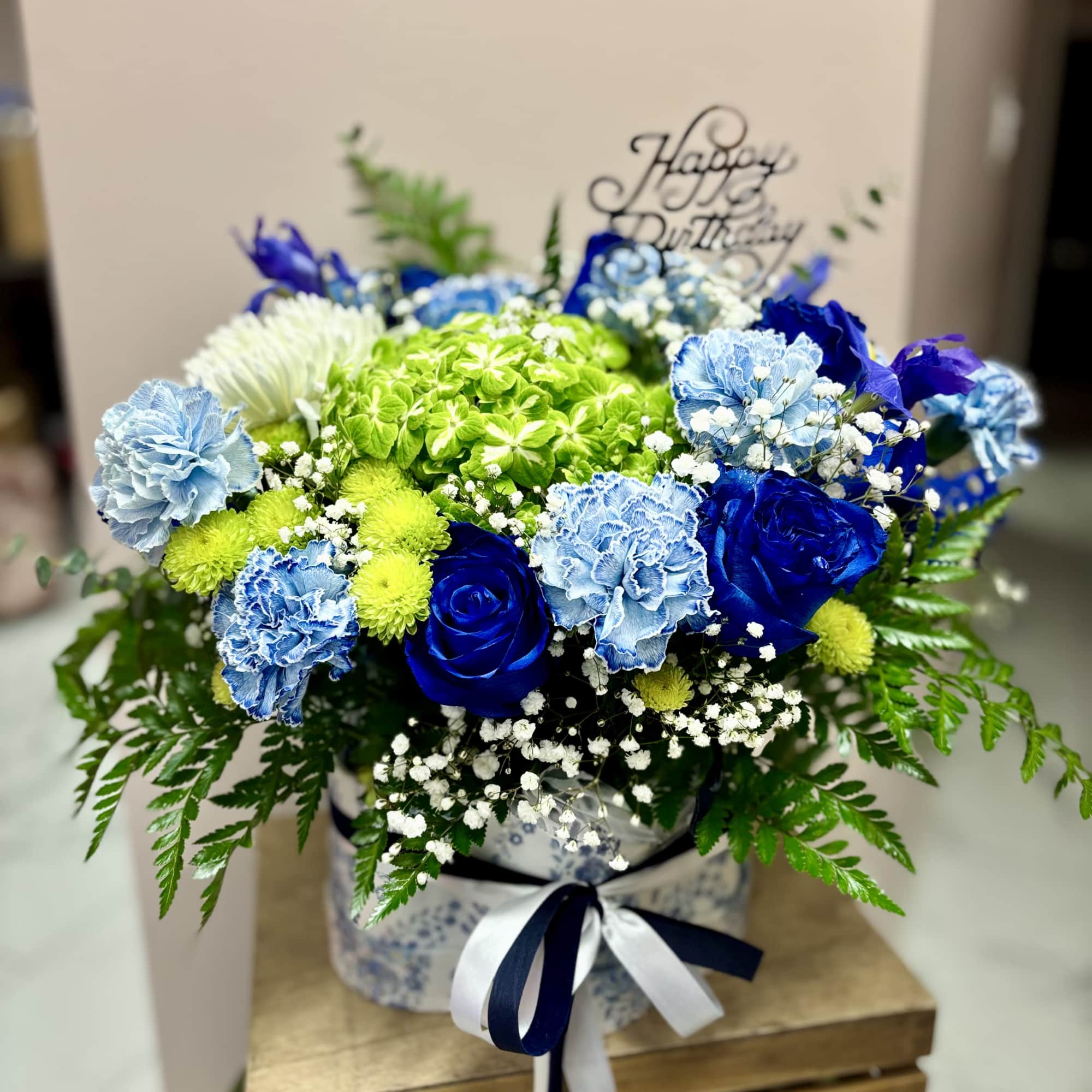 Bloom Box&trade;
An unforgettable floral experience

The Bloom Box&trade; is our most refined No-Vase-Needed