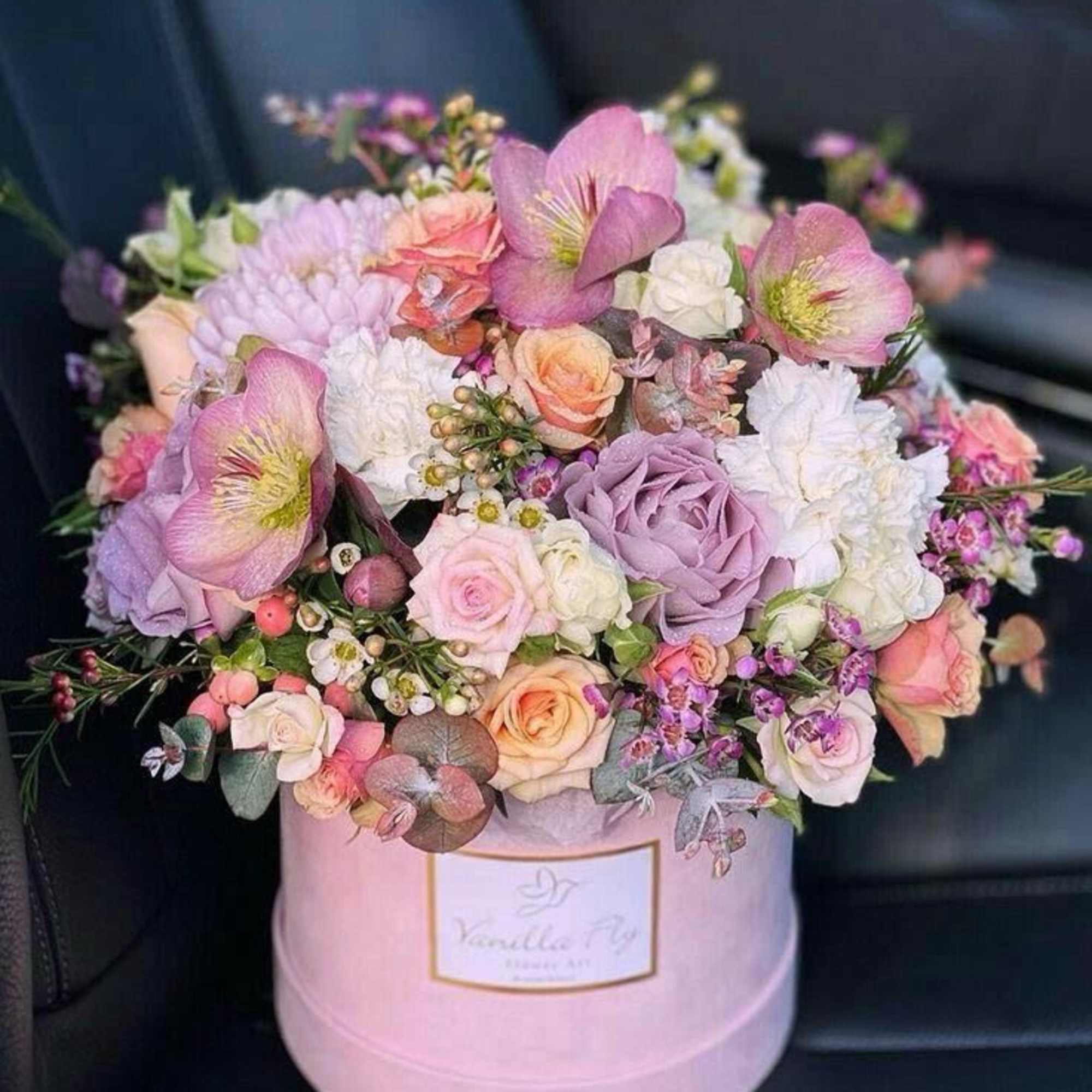 Bloom Box&trade;
An unforgettable floral experience

The Bloom Box&trade; is our most refined No-Vase-Needed