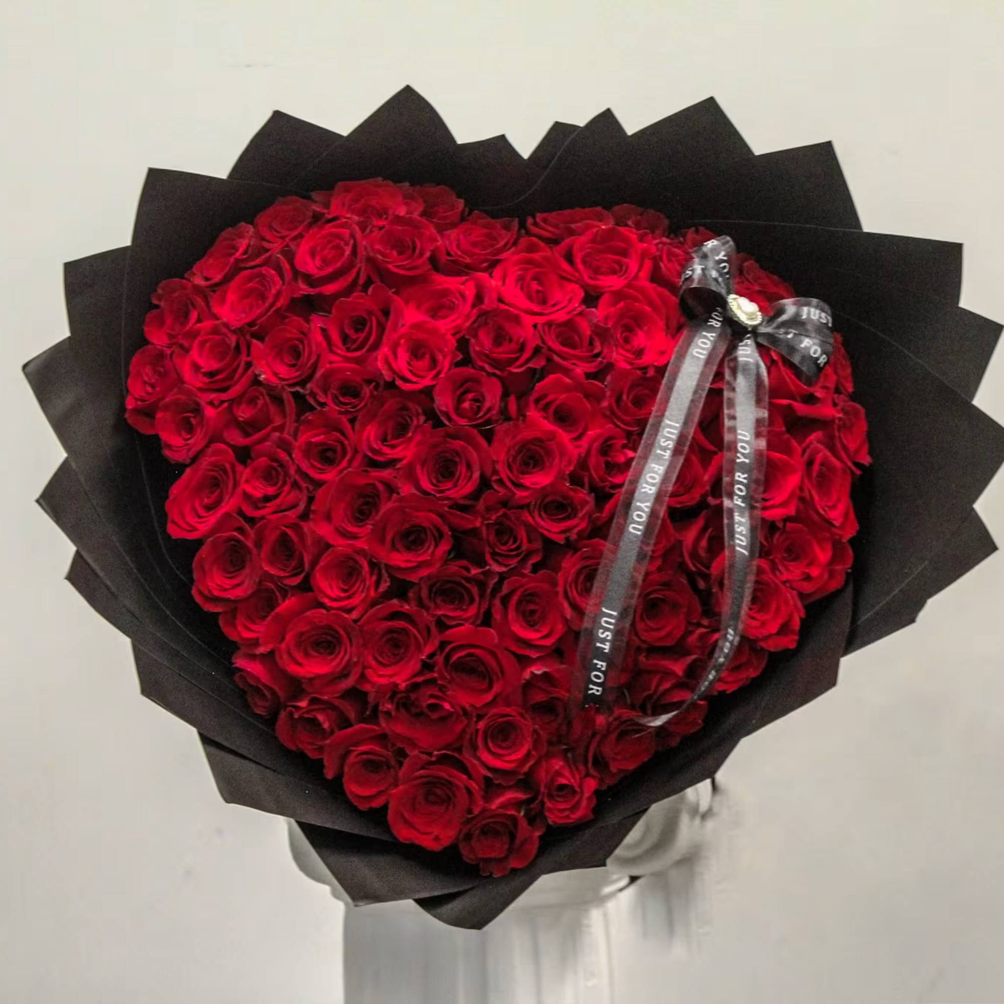 Turn love into a masterpiece. 
Designed with carefully selected red roses and