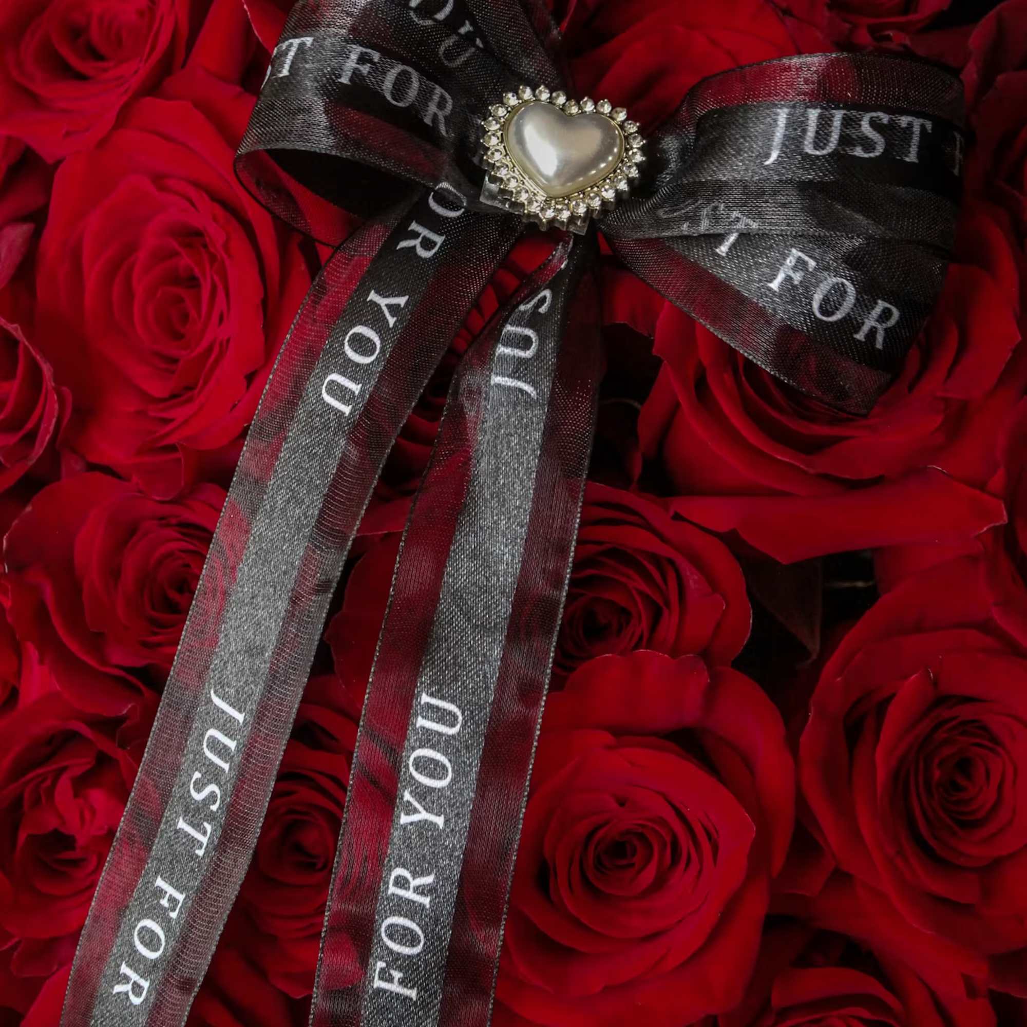Turn love into a masterpiece. 
Designed with carefully selected red roses and
