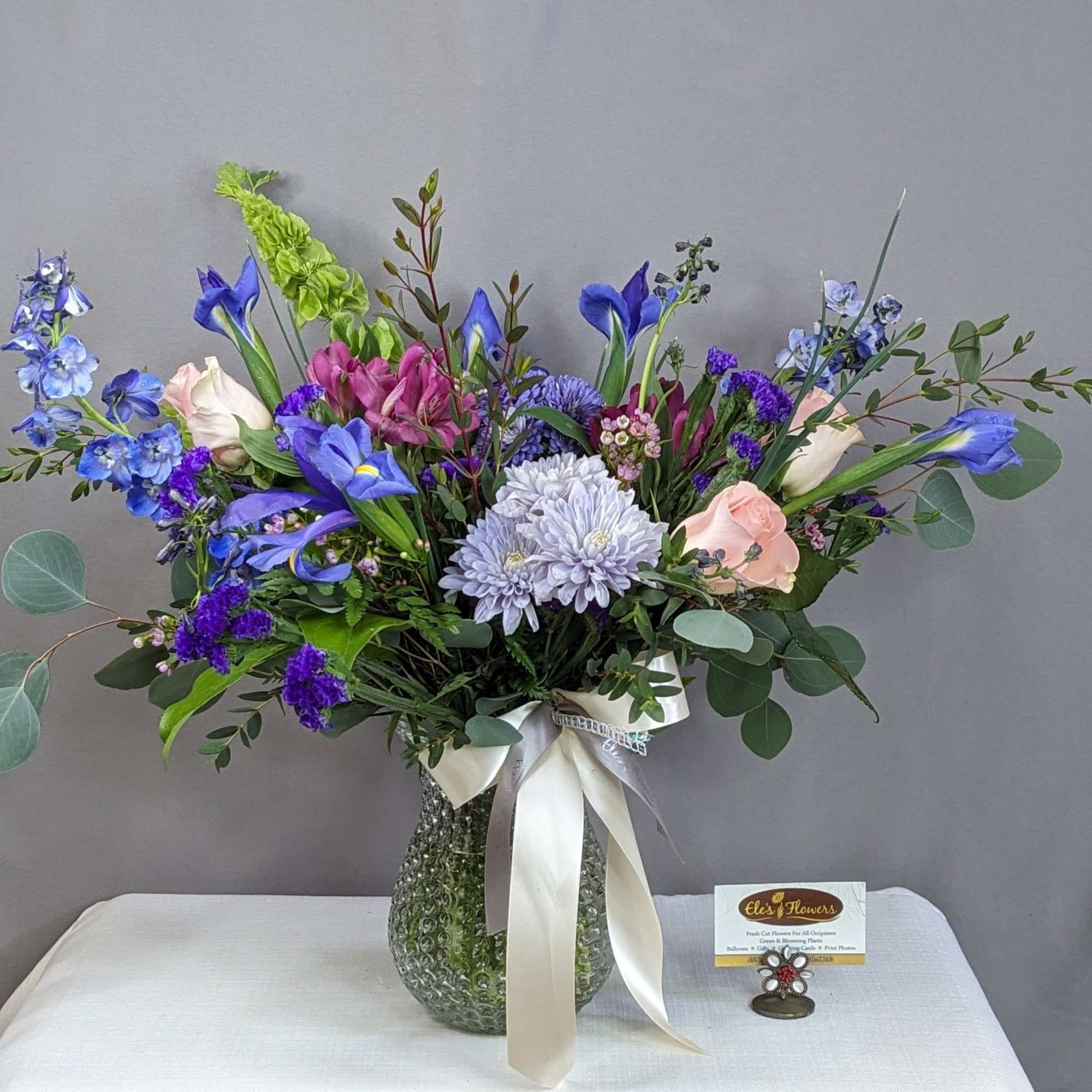 This arrangement is a breath of fresh air, designed wide and wild