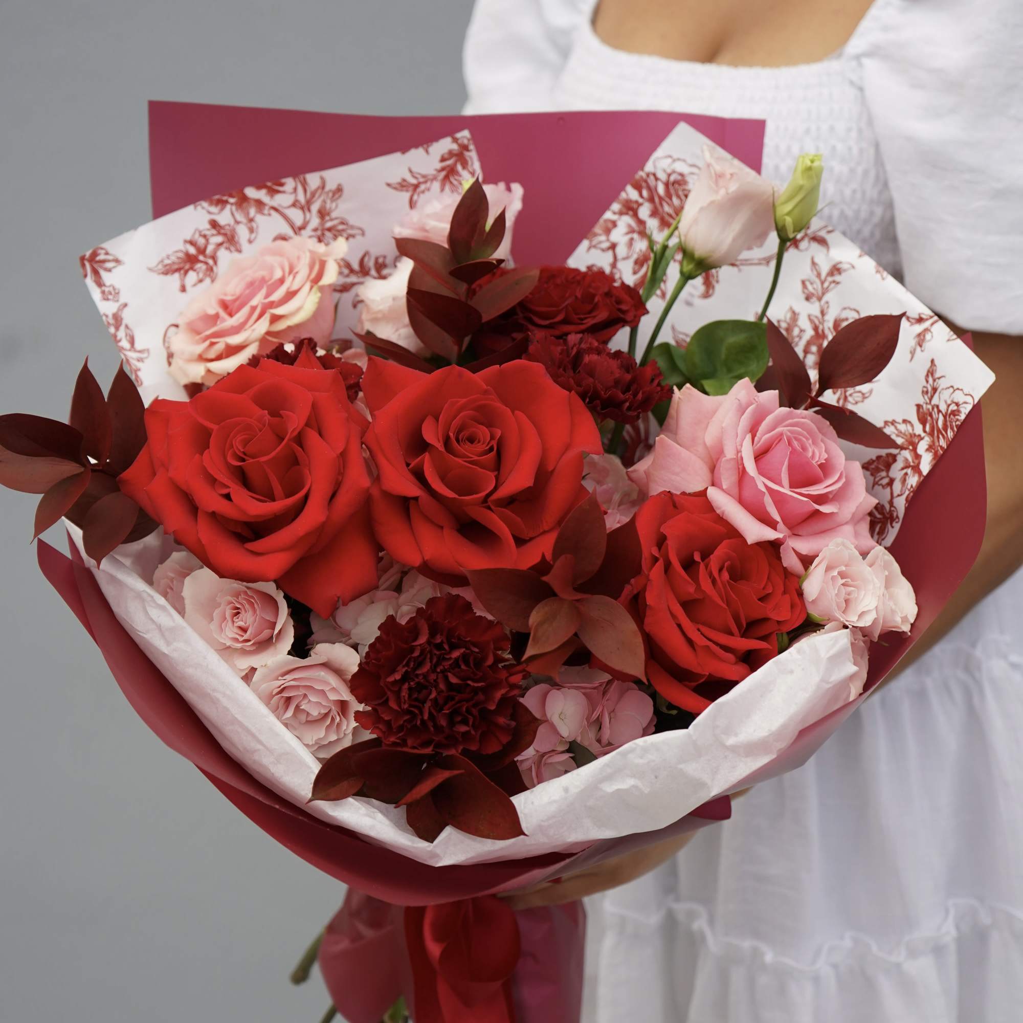 Mixed flowers bouquet, from romantic and gentle to an edgy and interesting