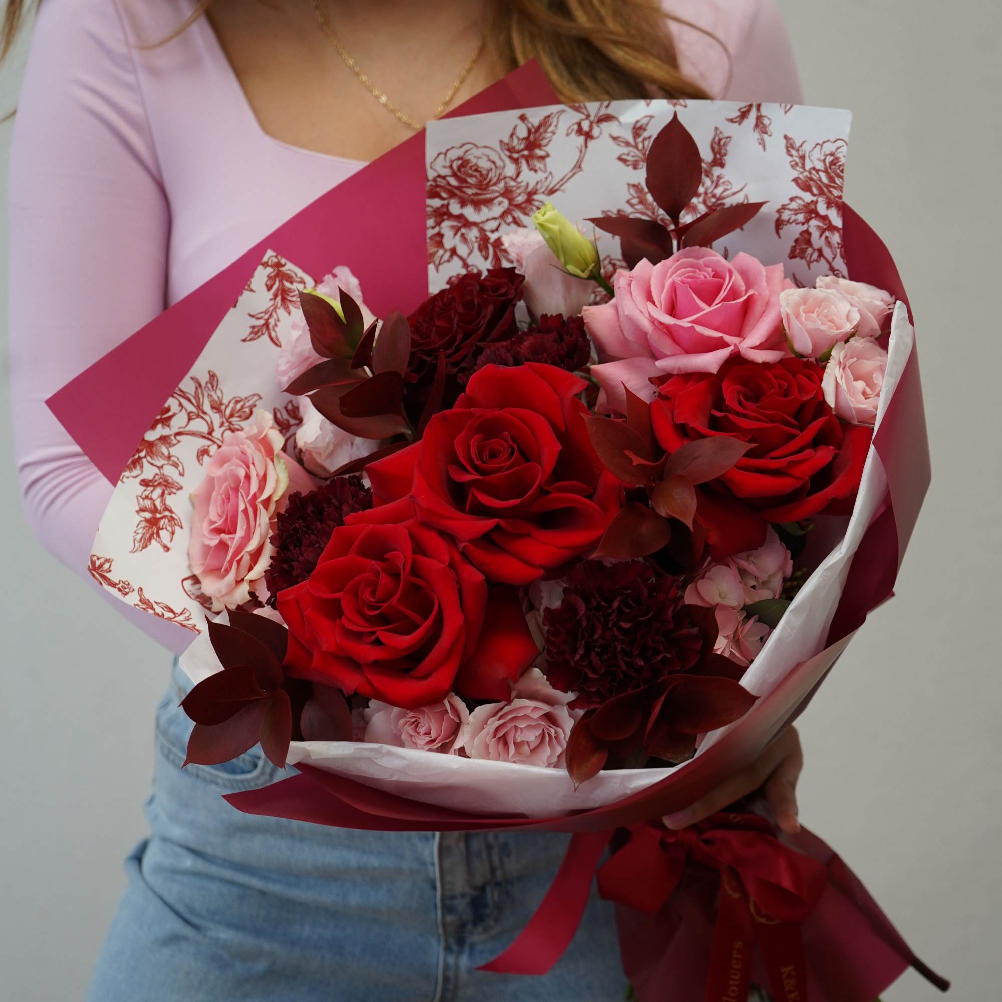 Mixed flowers bouquet, from romantic and gentle to an edgy and interesting