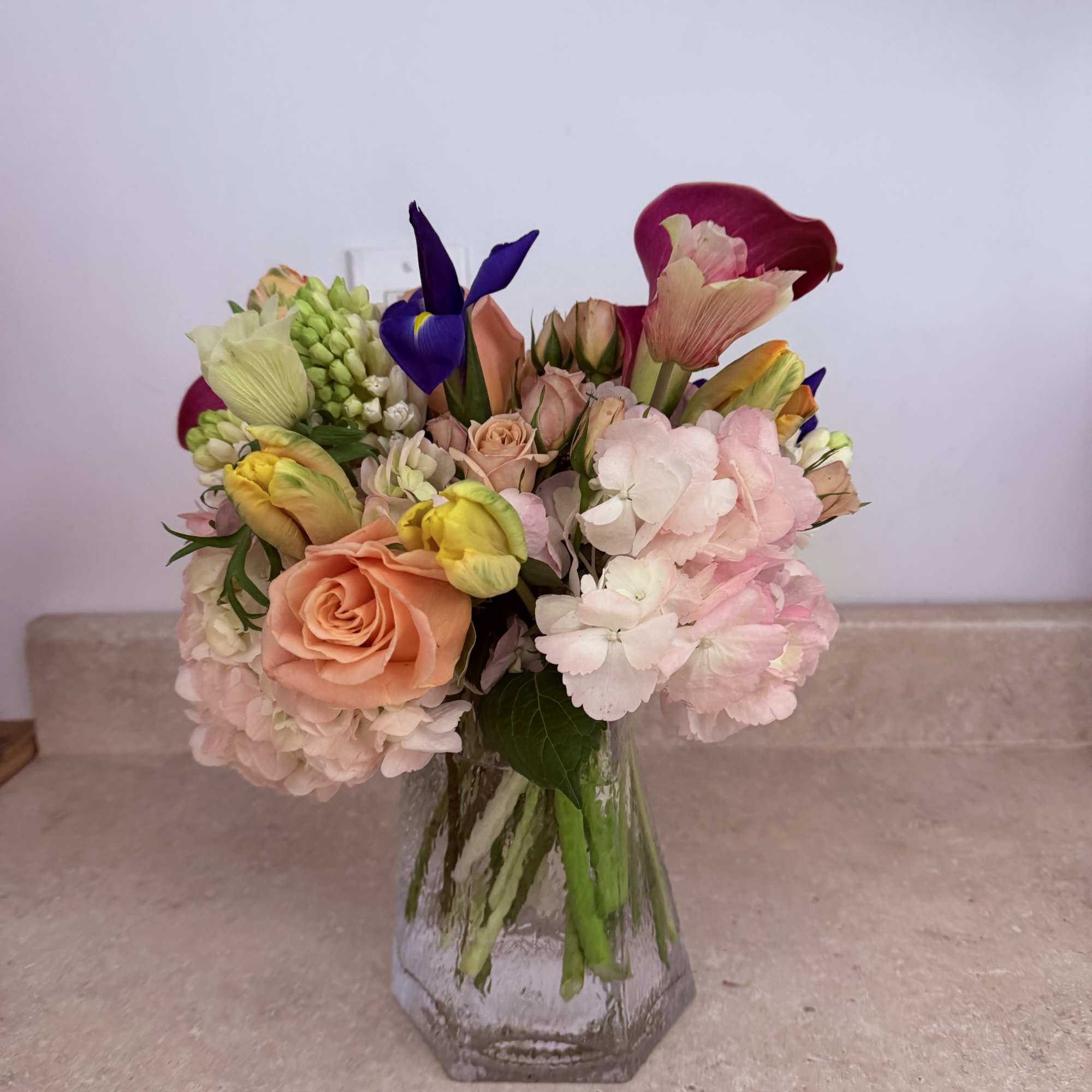a mix of flowers in extremely luxurious colors made by .BEAUTIFUL FLOWERS.