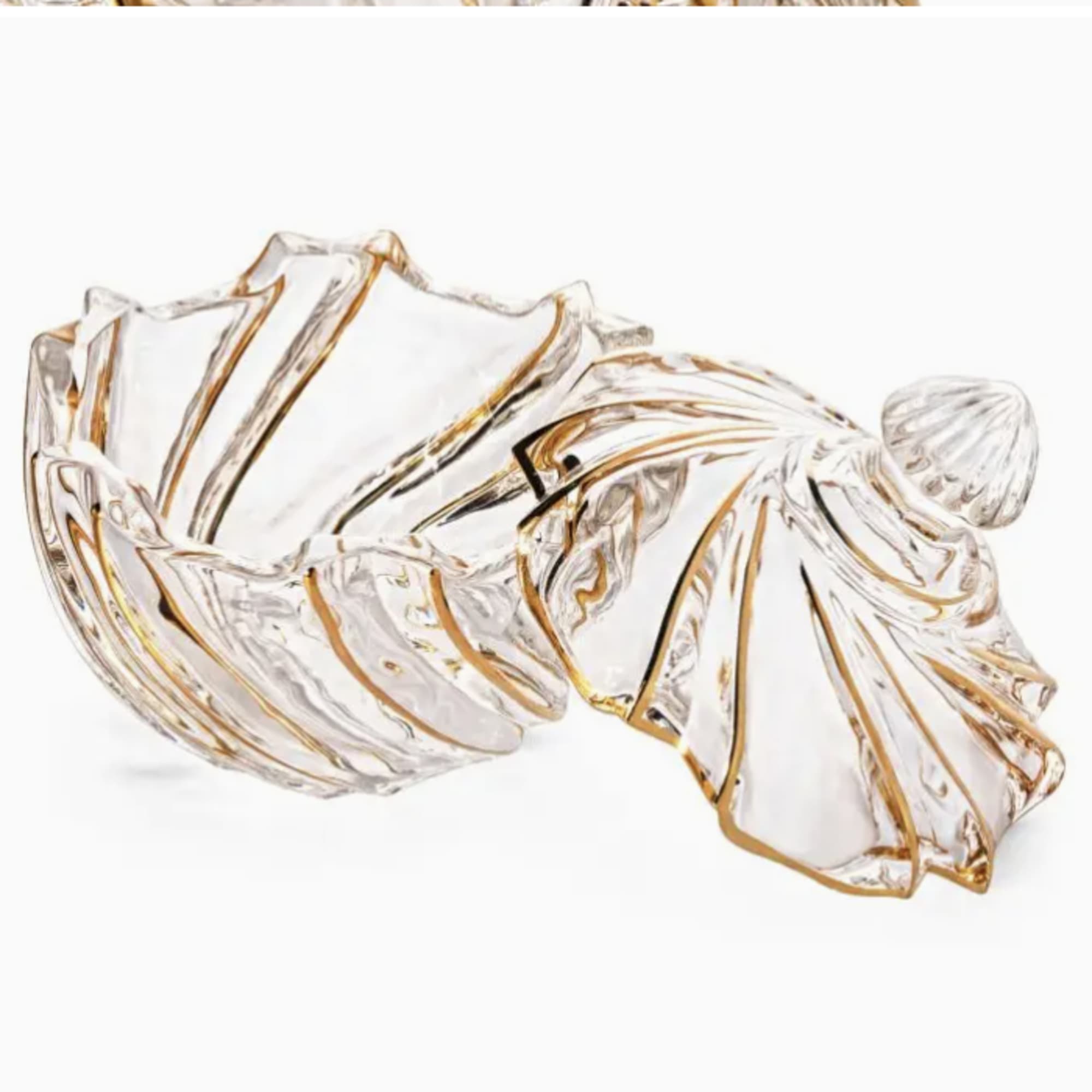 Both decorative and functional, the Vintage Golden Swirl Glass Serving Bowl adds