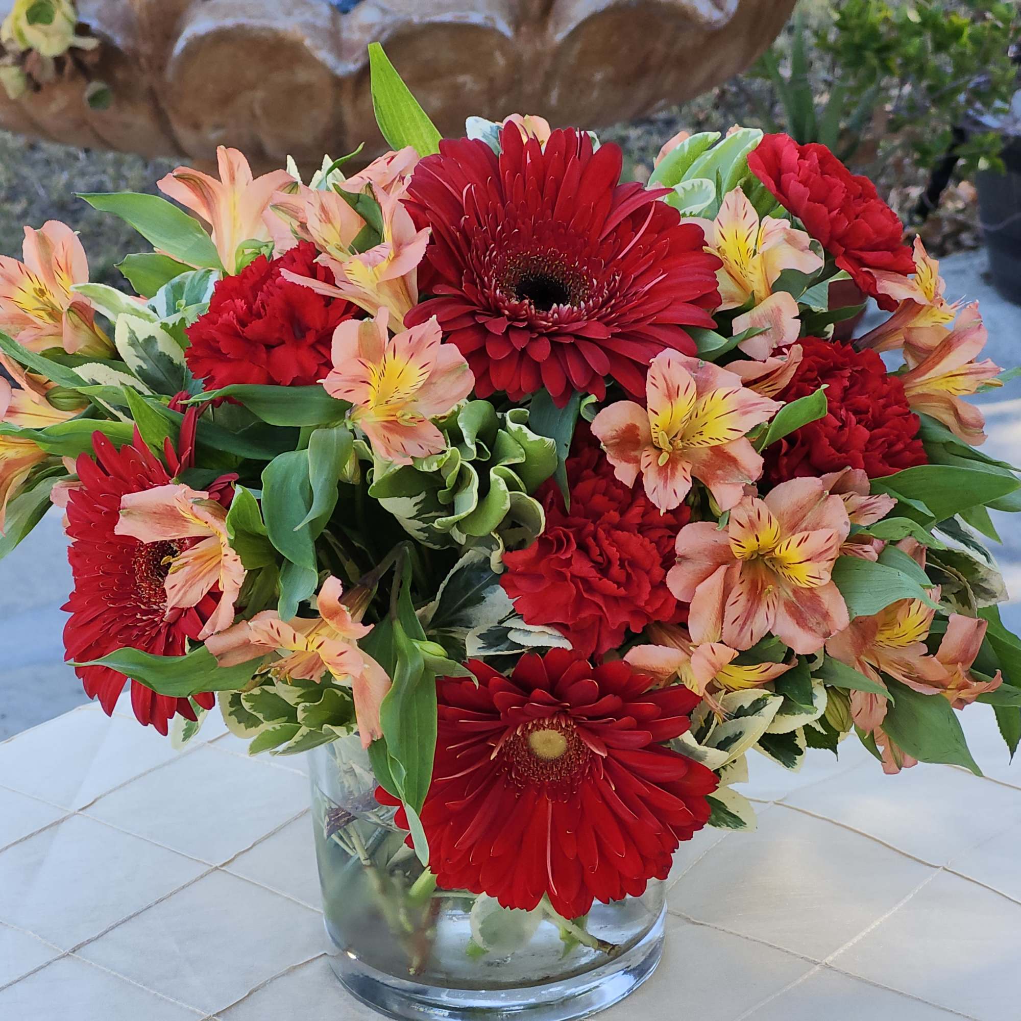 This cinnamon-colored arrangement is a perfect taste of fall. Perfect for any